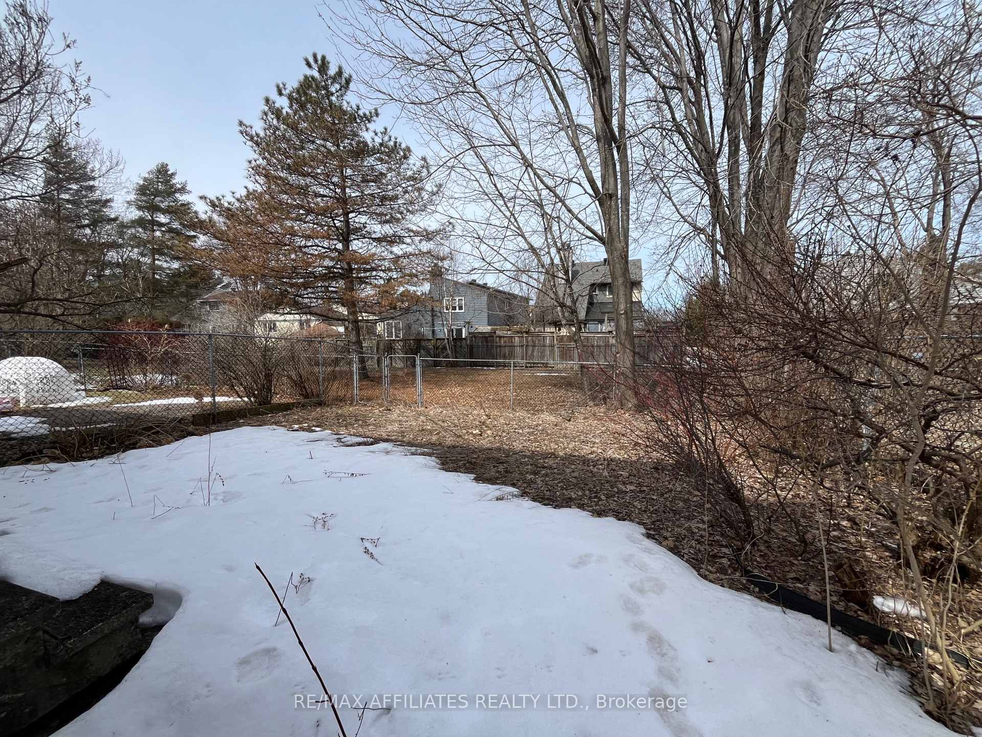 Photo 4 of 7913 Jeanne D'arc Boulevard, Ottawa, Orleans Wood — HOMEH