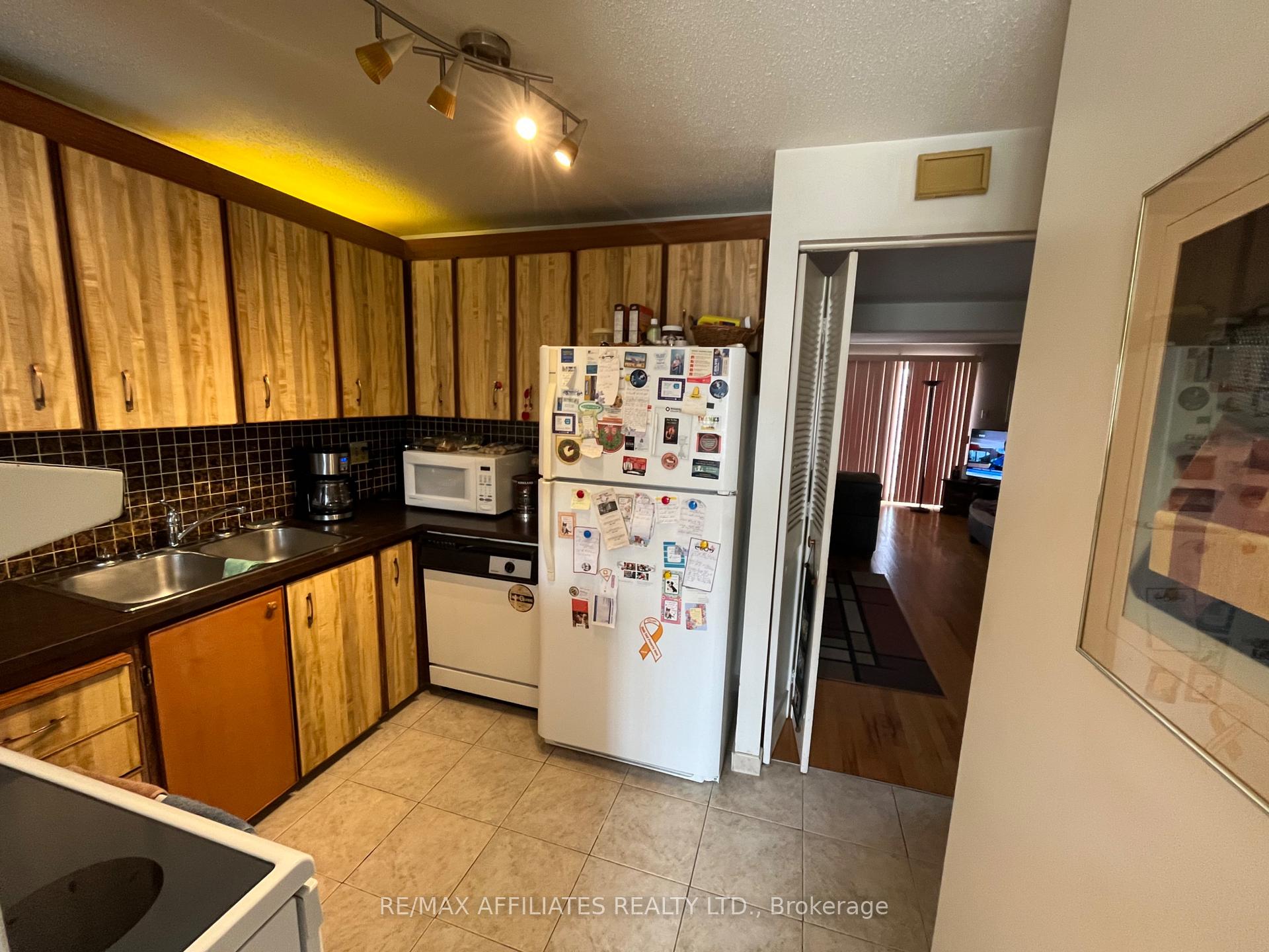 Photo 5 of 7913 Jeanne D'arc Boulevard, Ottawa, Orleans Wood — HOMEH