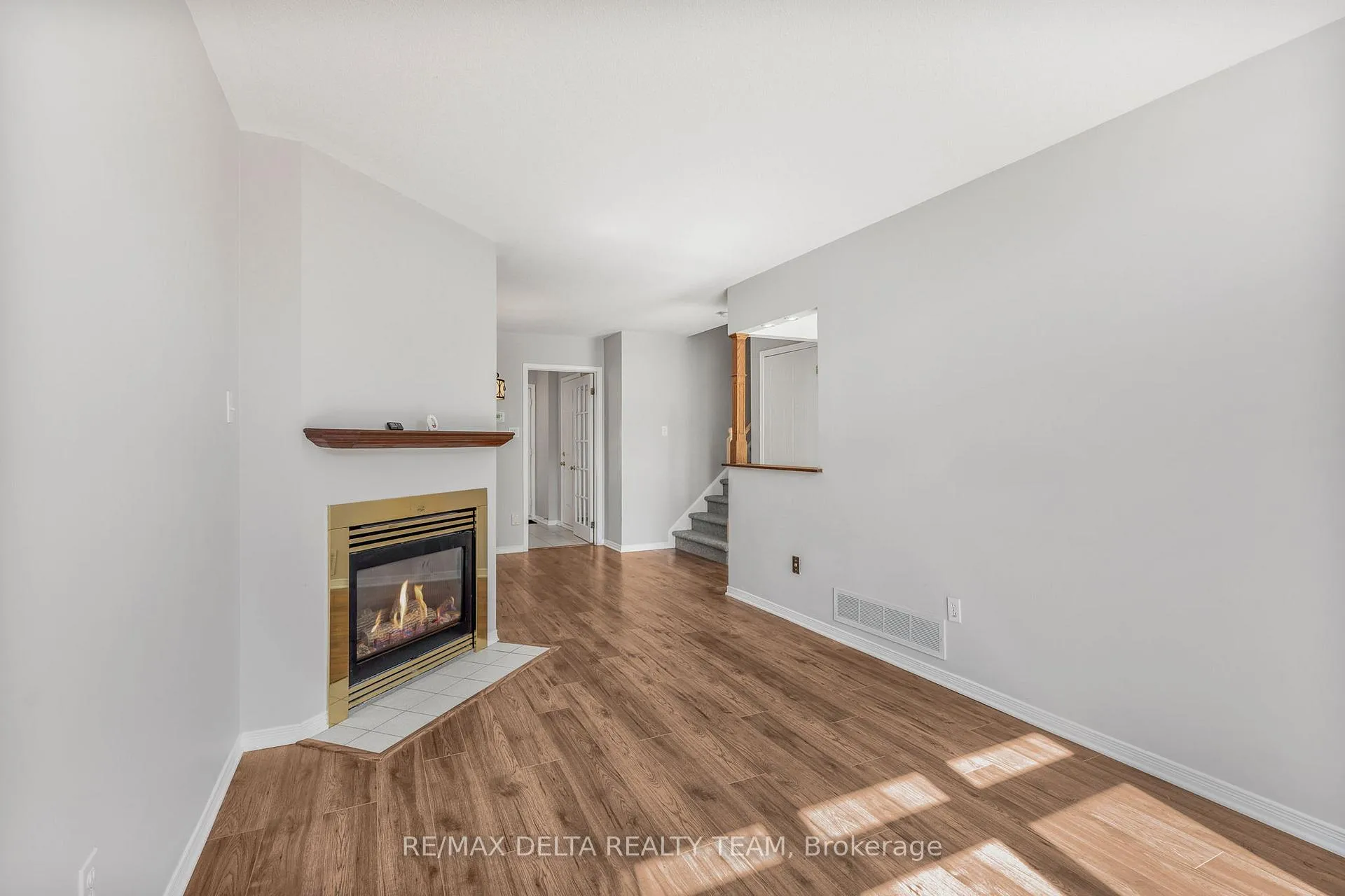 Photo 14 of 1969 Sunland Drive, Ottawa, Fallingbrook/Gardenway South — HOMEH