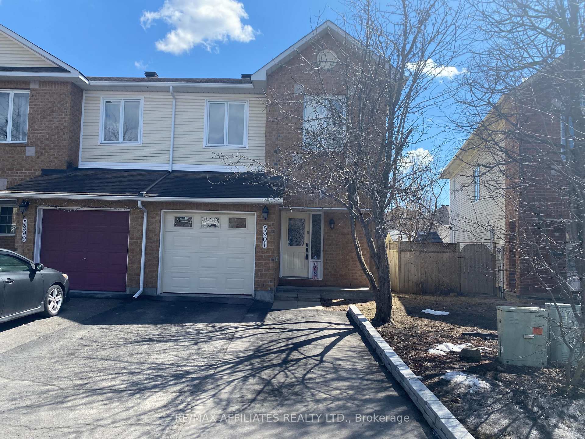Photo 1 of 5901 Pineglade Crescent, Ottawa, Chapel Hill South - Orleans Village — HOMEH