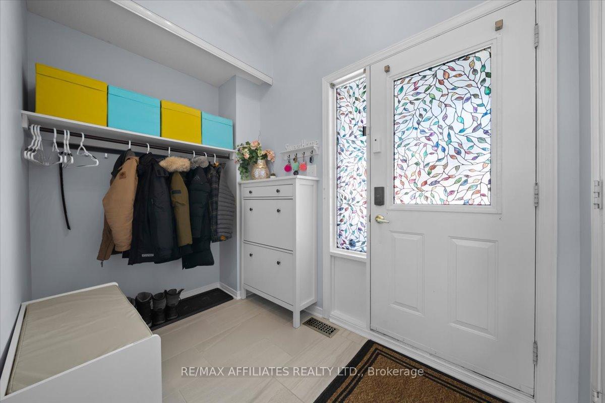 Photo 3 of 5901 Pineglade Crescent, Ottawa, Chapel Hill South - Orleans Village — HOMEH