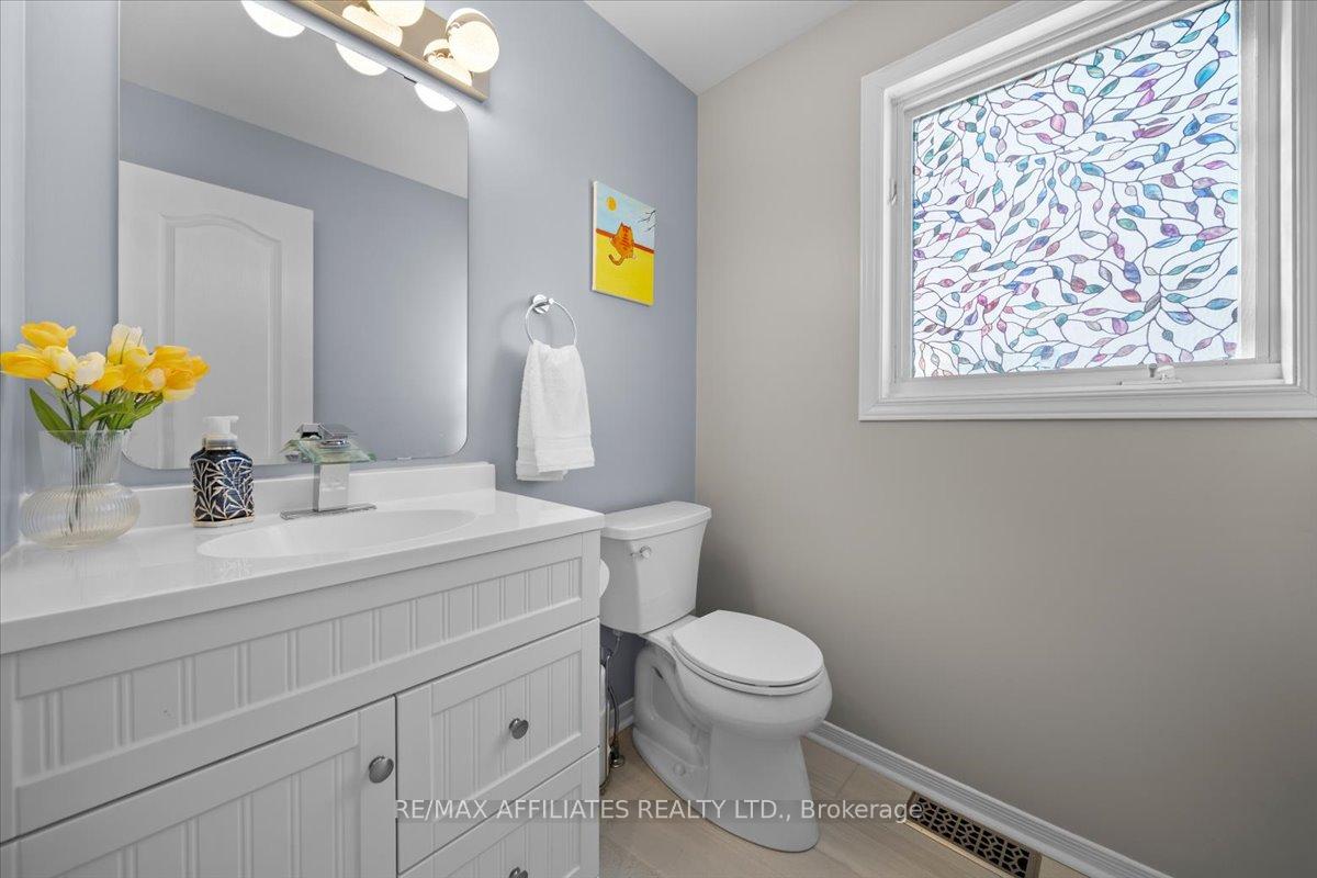Photo 4 of 5901 Pineglade Crescent, Ottawa, Chapel Hill South - Orleans Village — HOMEH