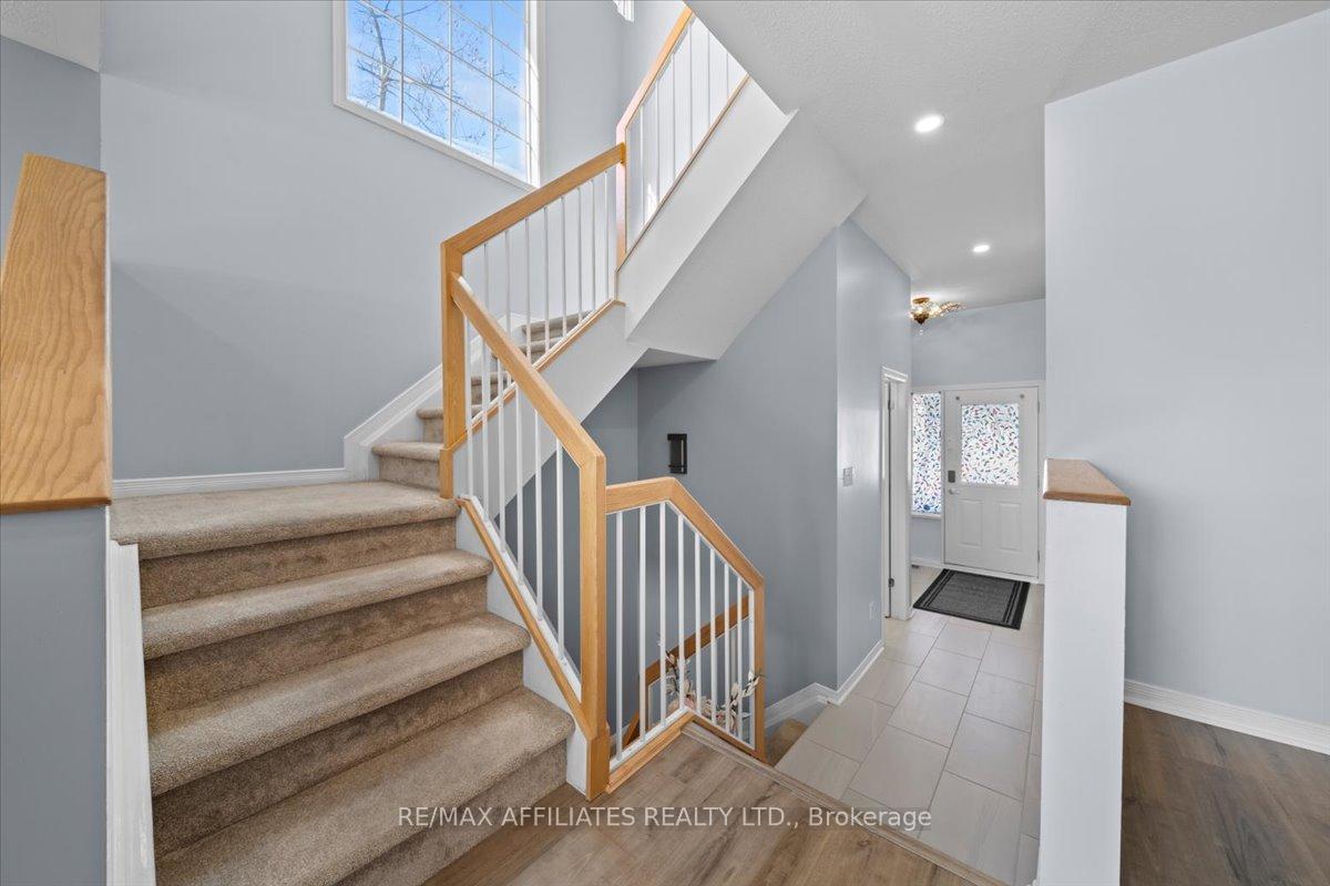Photo 8 of 5901 Pineglade Crescent, Ottawa, Chapel Hill South - Orleans Village — HOMEH