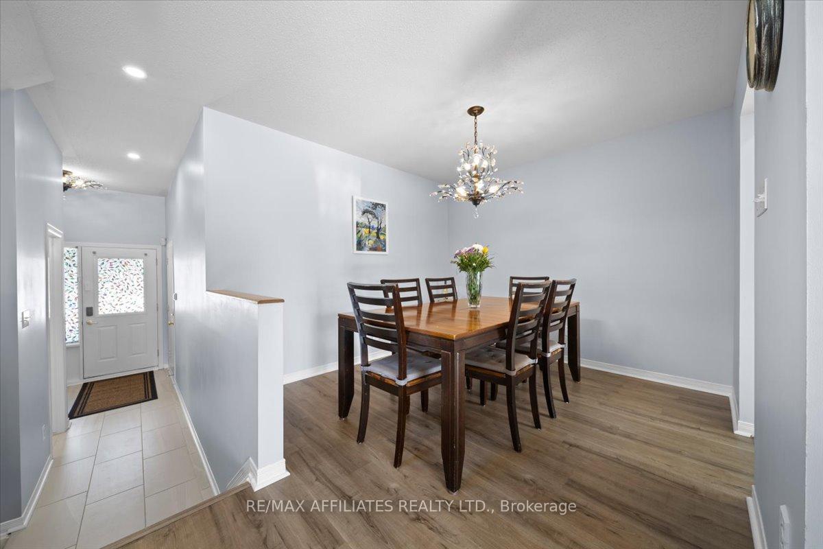 Photo 9 of 5901 Pineglade Crescent, Ottawa, Chapel Hill South - Orleans Village — HOMEH