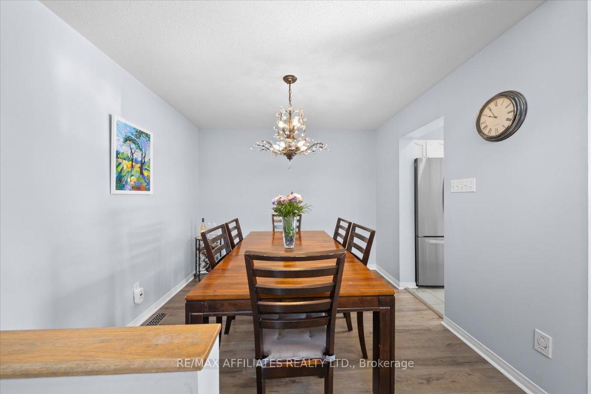 Photo 10 of 5901 Pineglade Crescent, Ottawa, Chapel Hill South - Orleans Village — HOMEH