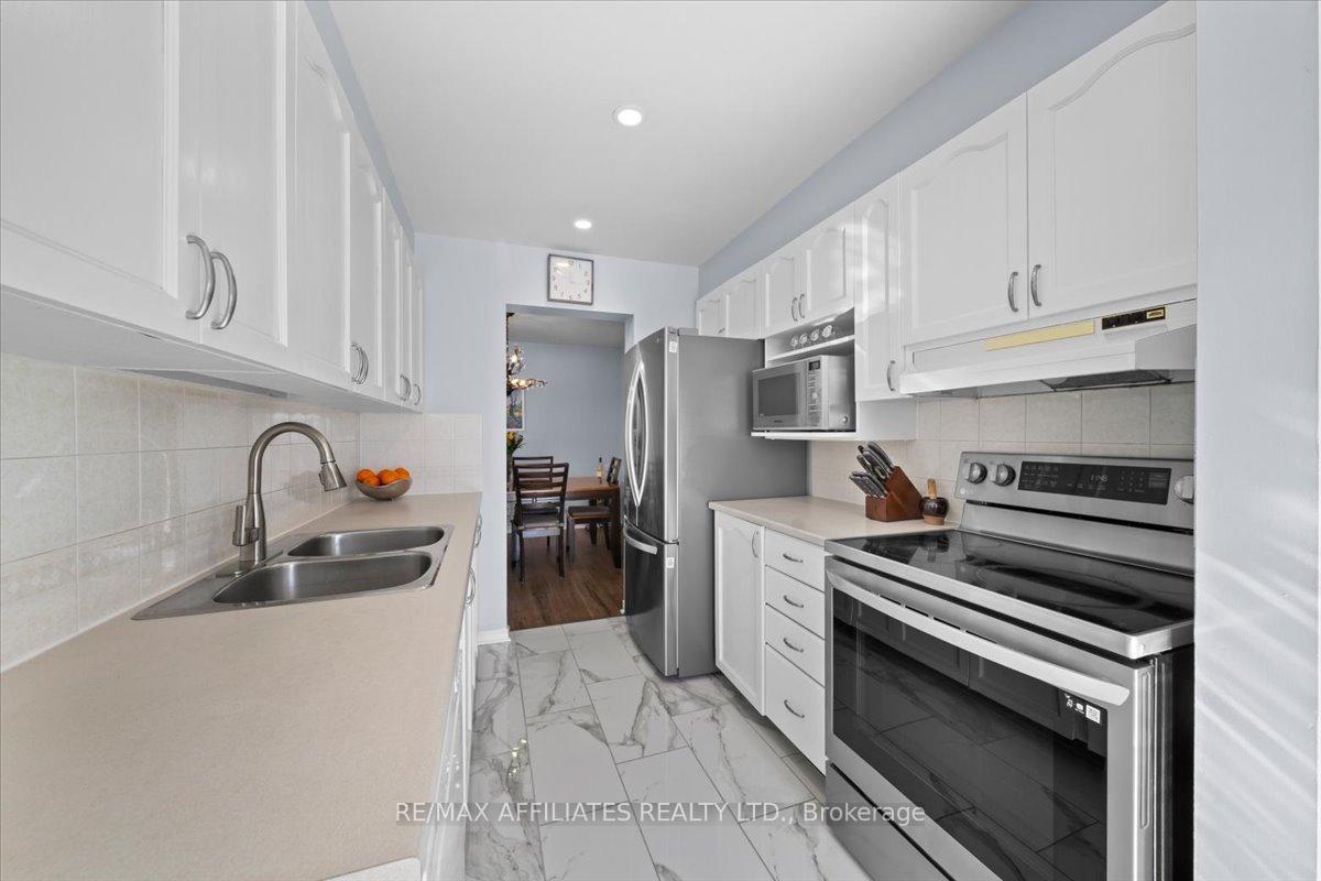 Photo 11 of 5901 Pineglade Crescent, Ottawa, Chapel Hill South - Orleans Village — HOMEH