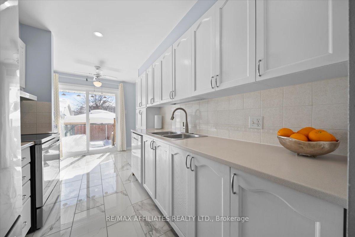 Photo 12 of 5901 Pineglade Crescent, Ottawa, Chapel Hill South - Orleans Village — HOMEH