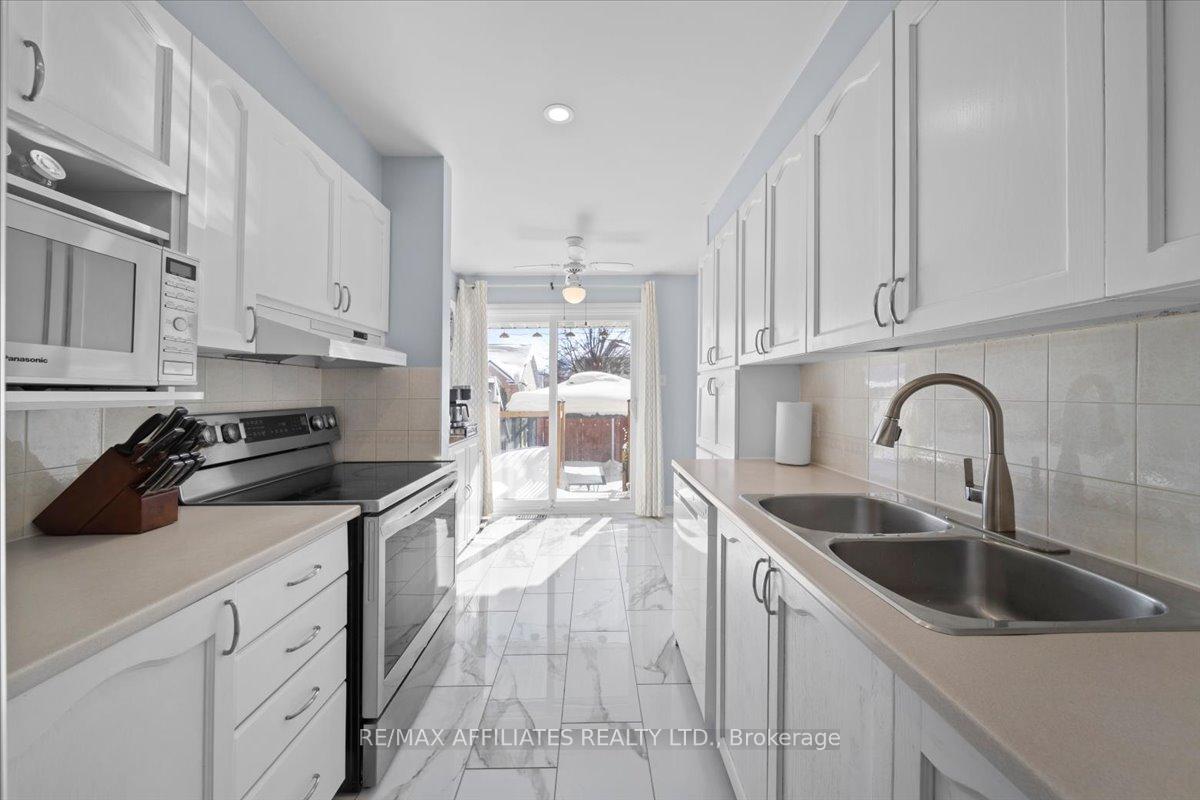 Photo 13 of 5901 Pineglade Crescent, Ottawa, Chapel Hill South - Orleans Village — HOMEH