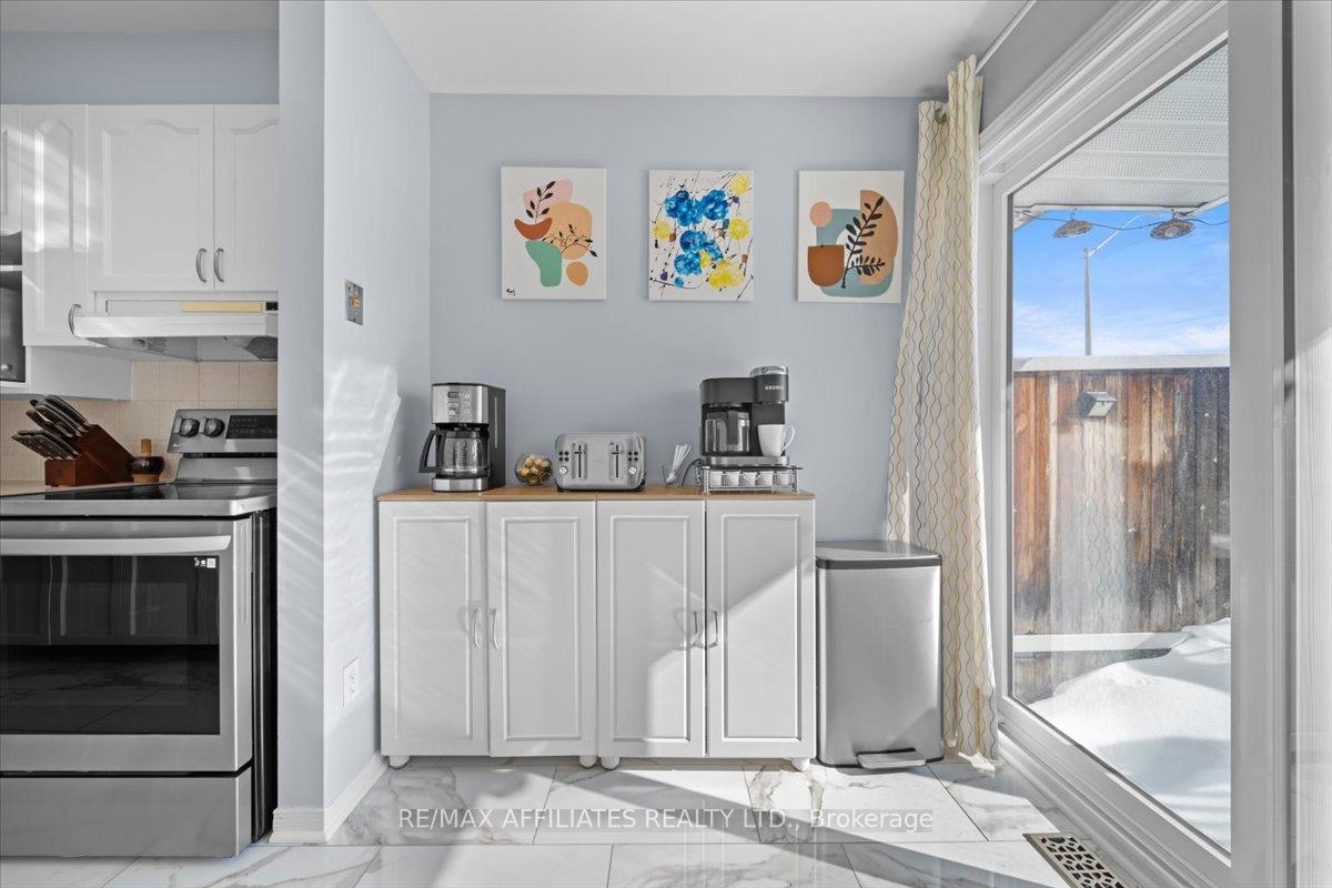 Photo 14 of 5901 Pineglade Crescent, Ottawa, Chapel Hill South - Orleans Village — HOMEH