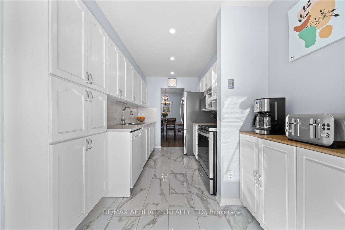 Photo 15 of 5901 Pineglade Crescent, Ottawa, Chapel Hill South - Orleans Village — HOMEH
