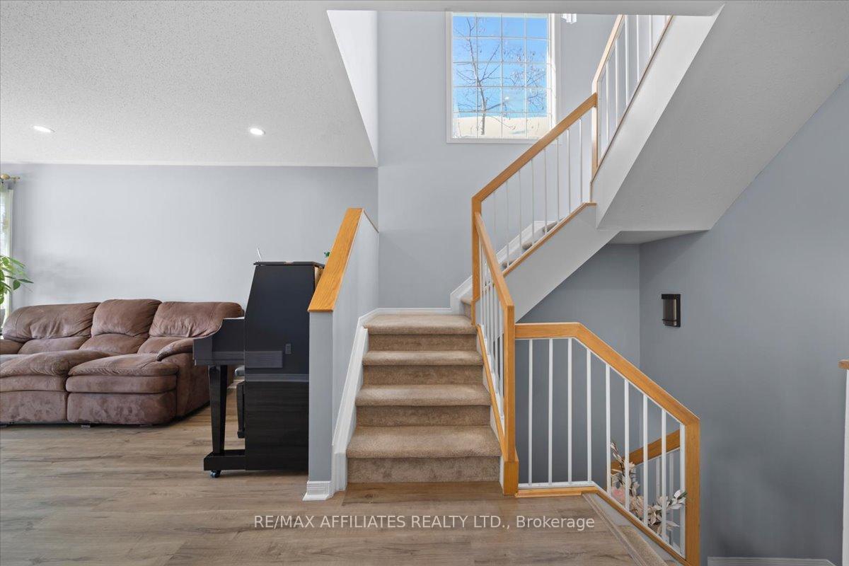 Photo 17 of 5901 Pineglade Crescent, Ottawa, Chapel Hill South - Orleans Village — HOMEH