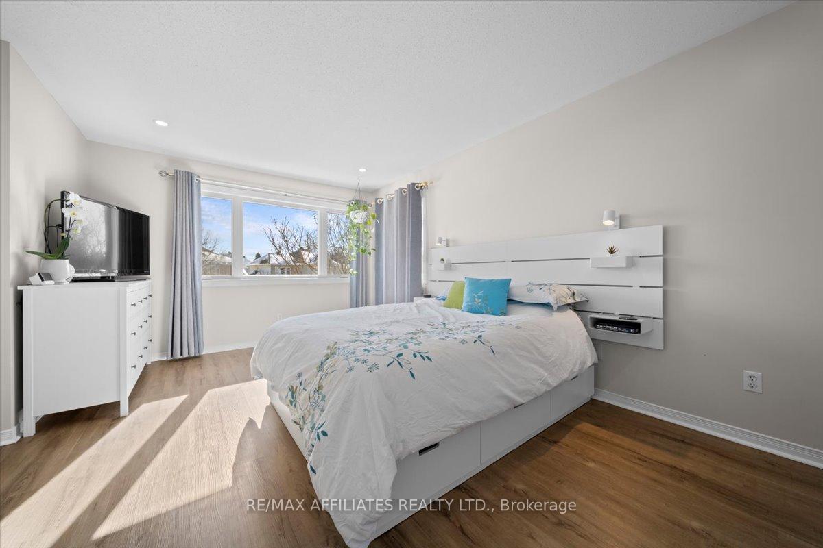 Photo 19 of 5901 Pineglade Crescent, Ottawa, Chapel Hill South - Orleans Village — HOMEH