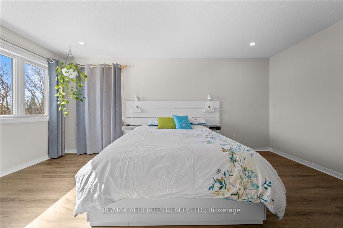 Photo 20 of 5901 Pineglade Crescent, Ottawa, Chapel Hill South - Orleans Village — HOMEH