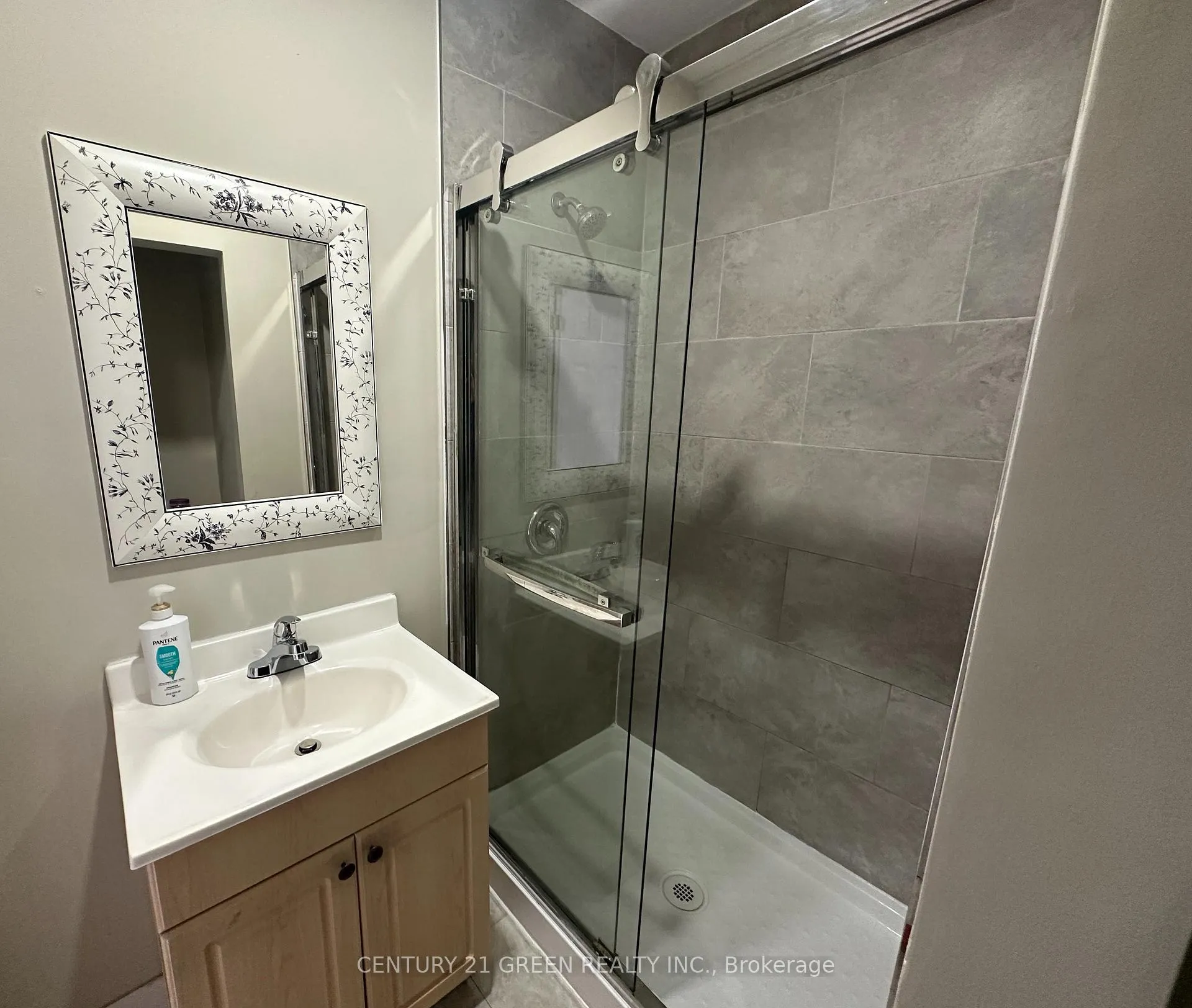 Photo 13 of 5736 Leonard Avenue, Niagara Falls, Hospital — HOMEH