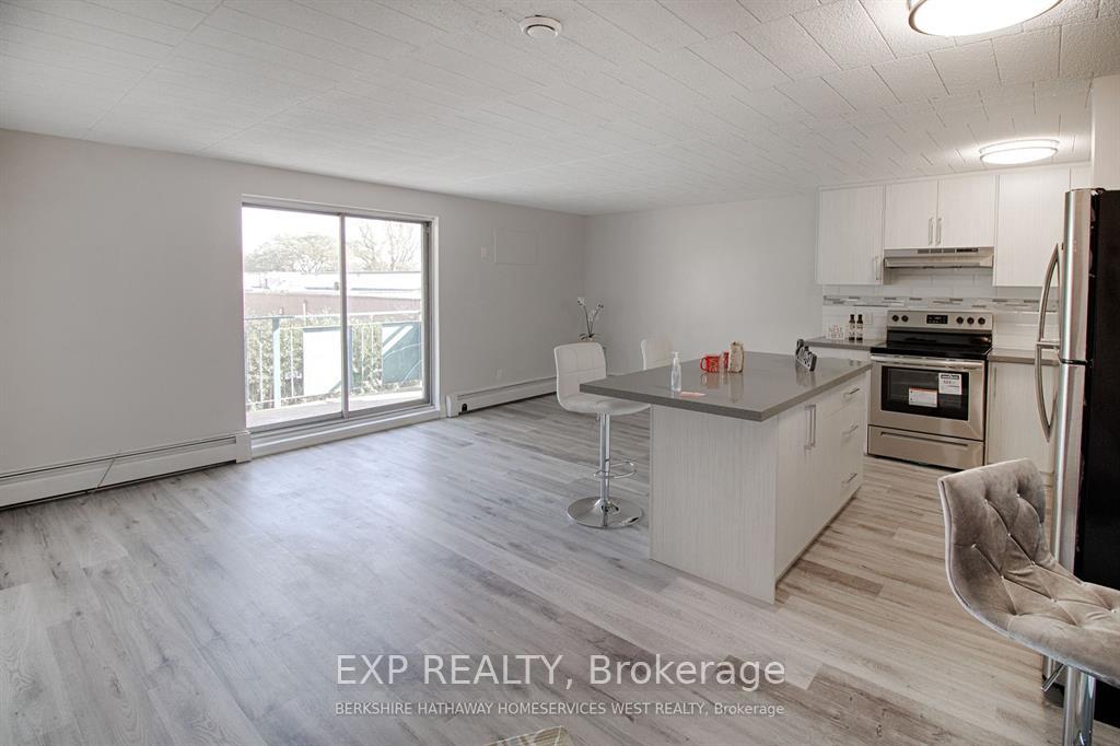 Photo 2 of Unit 11, 6287 O'neil Street, Niagara Falls, Stamford — HOMEH