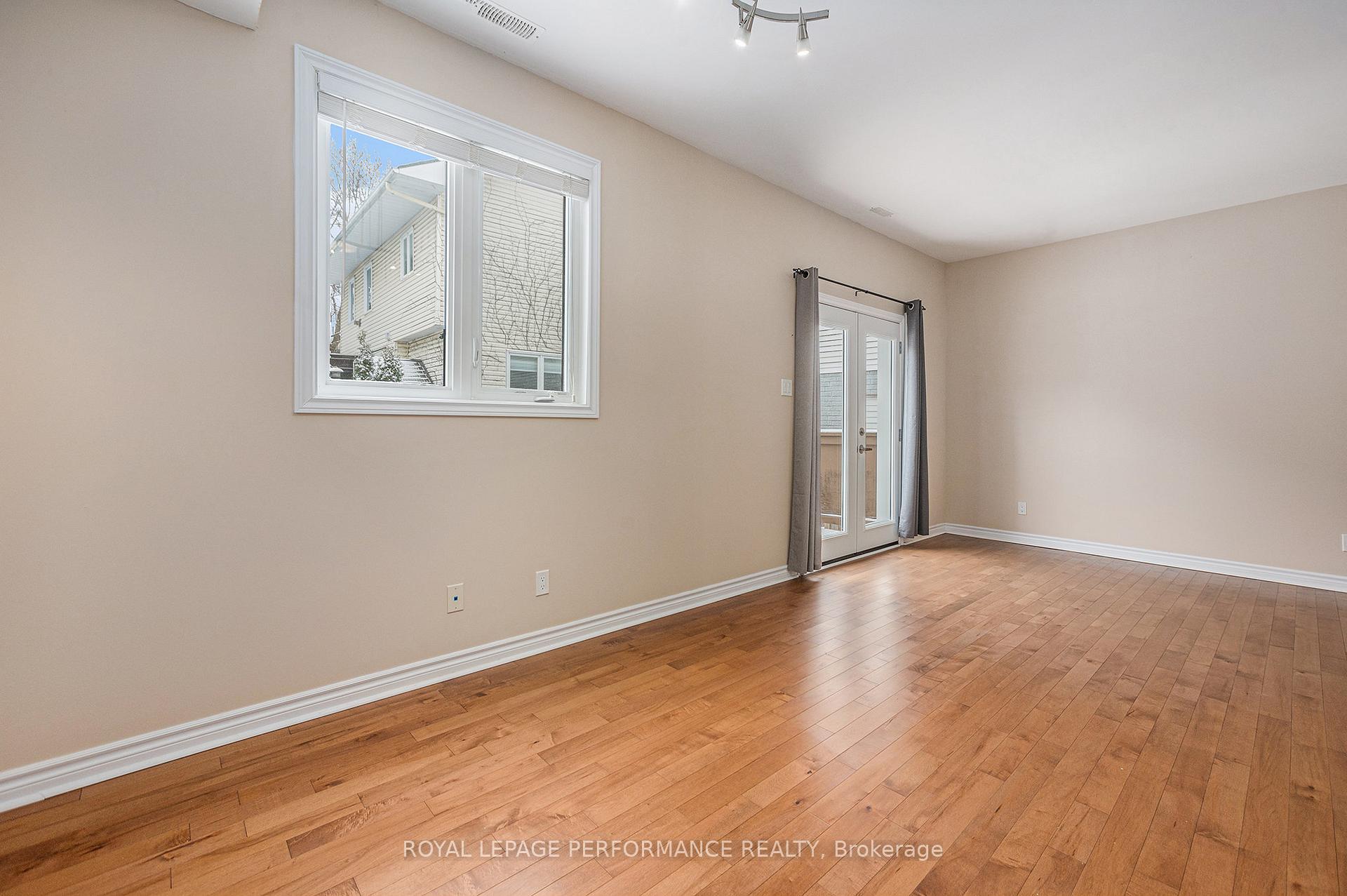 Photo 10 of 1392 Belcourt Boulevard, Ottawa, Chateauneuf — HOMEH