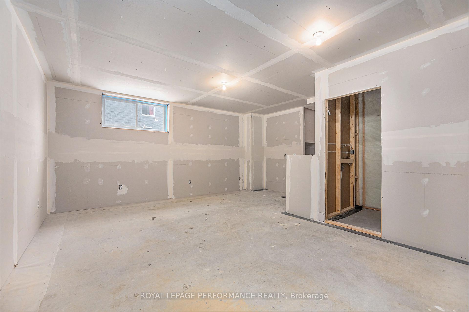 Photo 23 of 1392 Belcourt Boulevard, Ottawa, Chateauneuf — HOMEH