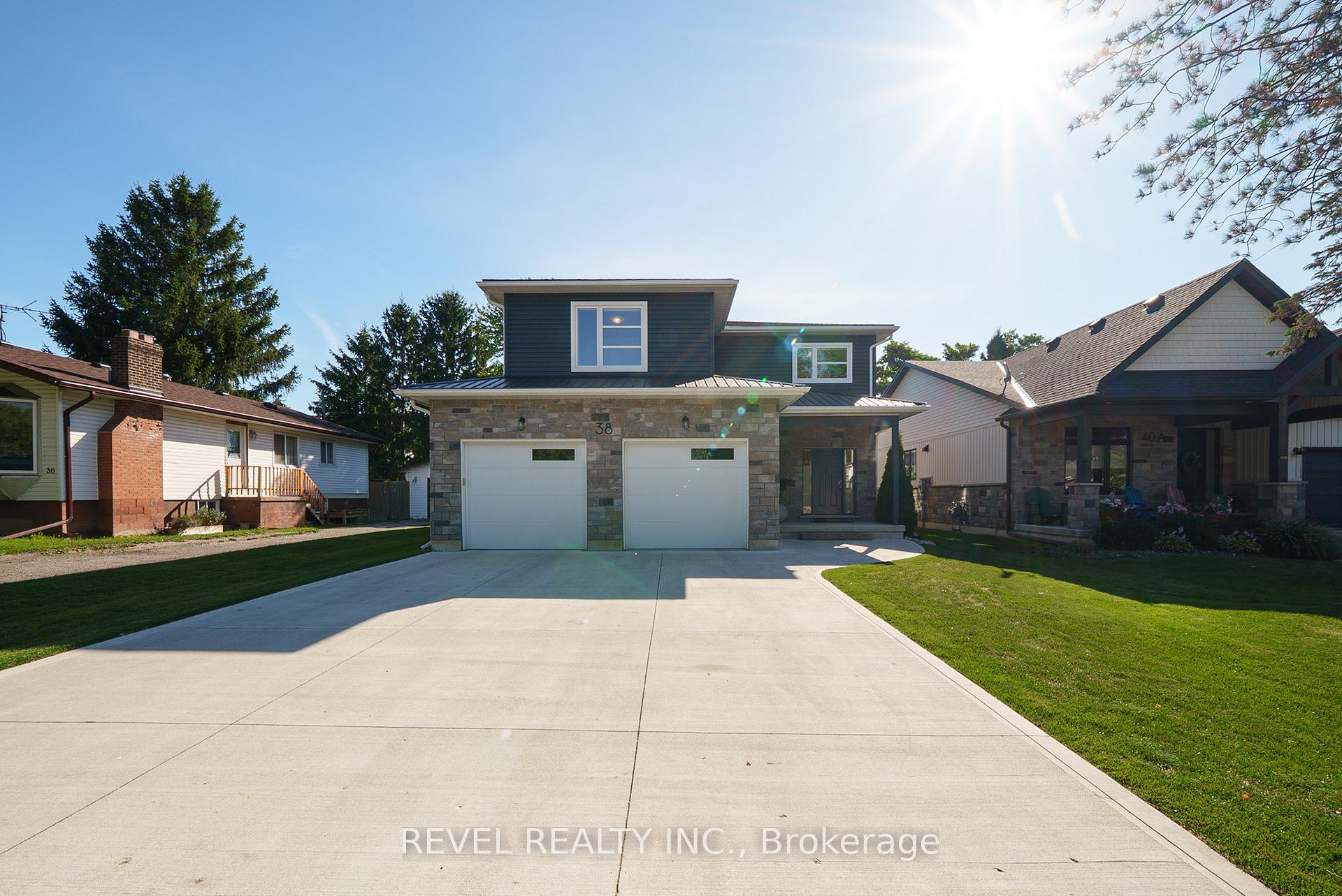 Photo 2 of 38 Lakeview Avenue, Norfolk, Port Dover — HOMEH