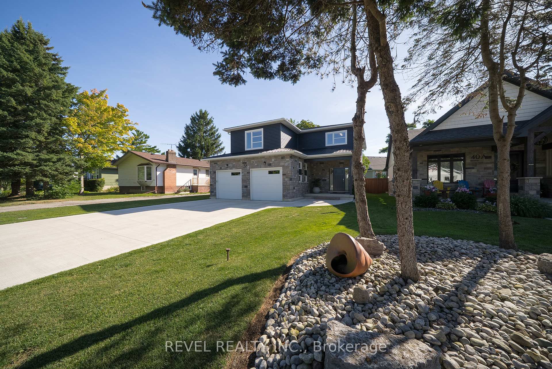 Photo 3 of 38 Lakeview Avenue, Norfolk, Port Dover — HOMEH