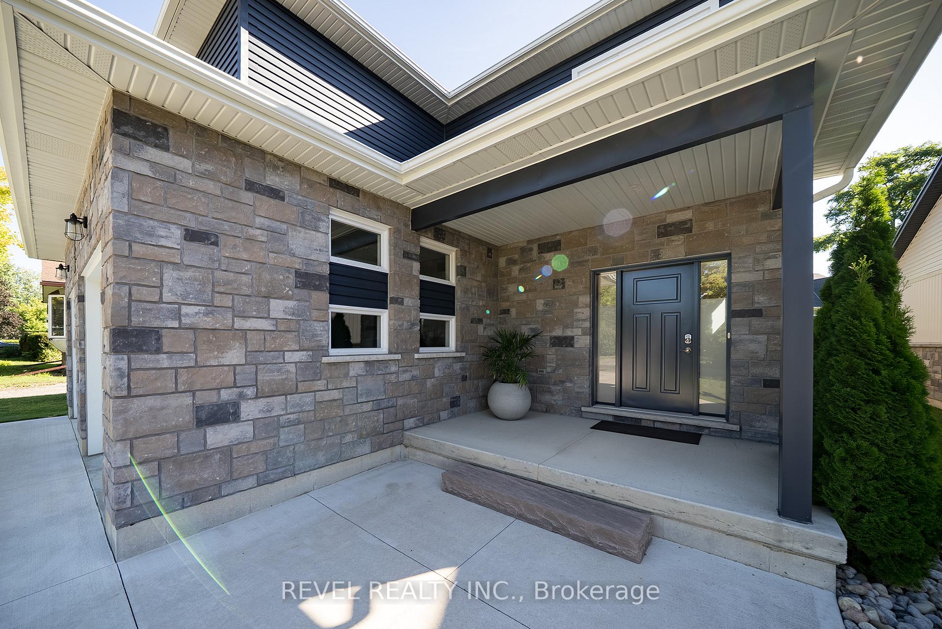 Photo 4 of 38 Lakeview Avenue, Norfolk, Port Dover — HOMEH