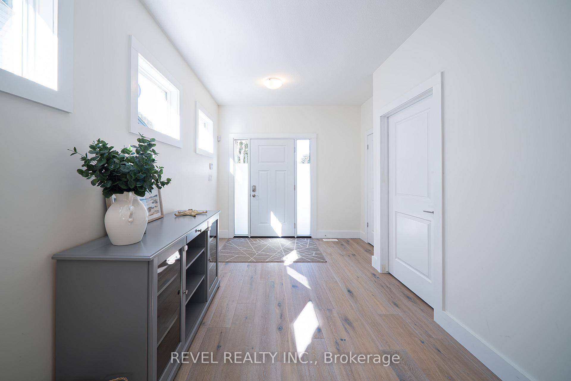 Photo 5 of 38 Lakeview Avenue, Norfolk, Port Dover — HOMEH