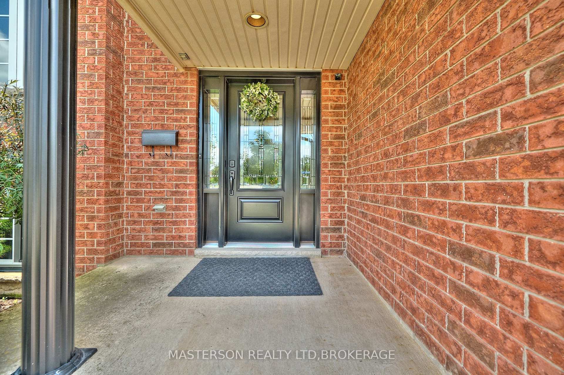 Photo 3 of 6906 Kelly Drive, Niagara Falls, Forestview — HOMEH