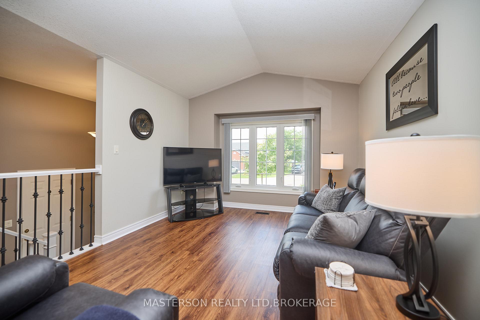 Photo 6 of 6906 Kelly Drive, Niagara Falls, Forestview — HOMEH