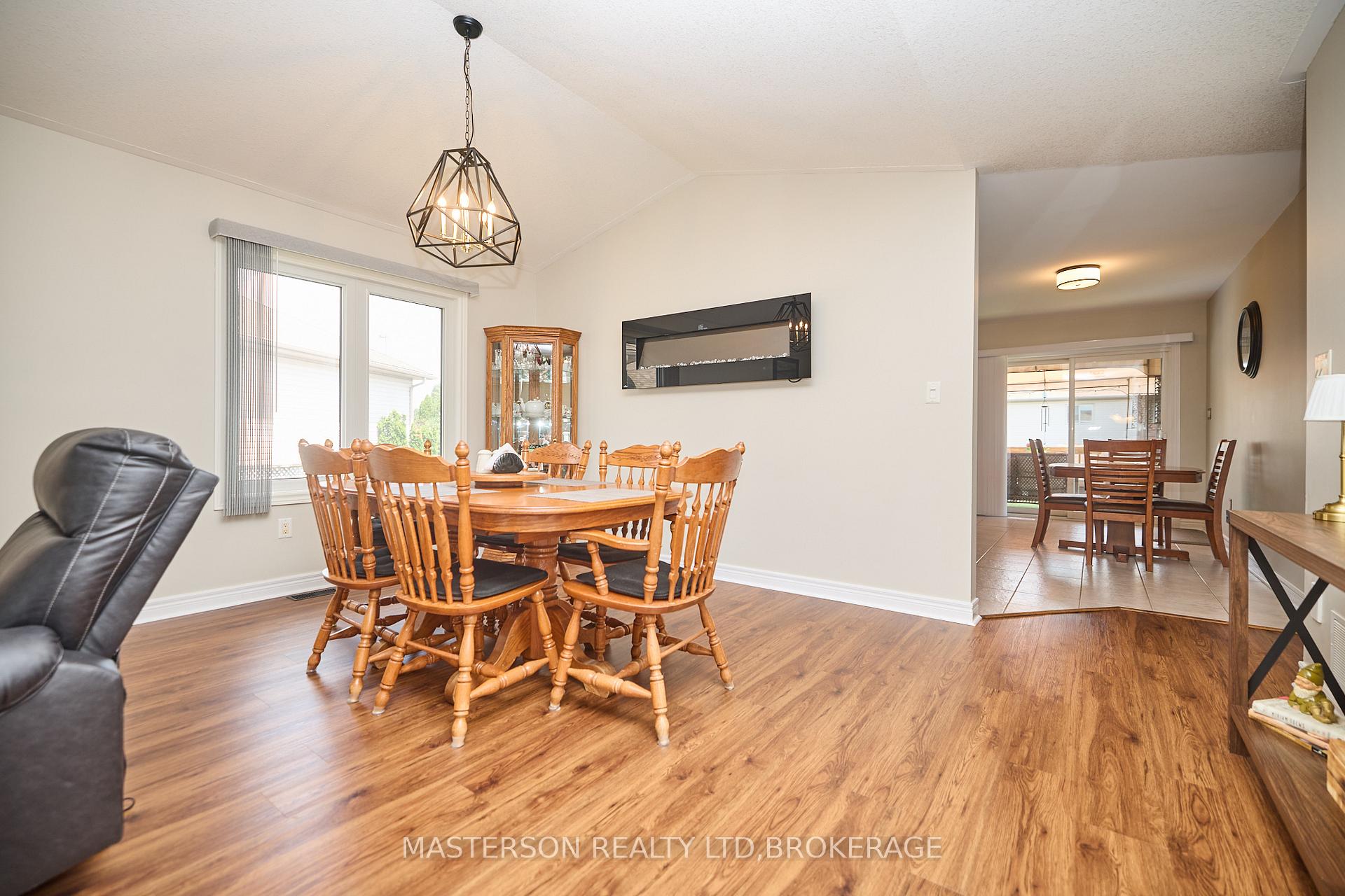 Photo 7 of 6906 Kelly Drive, Niagara Falls, Forestview — HOMEH
