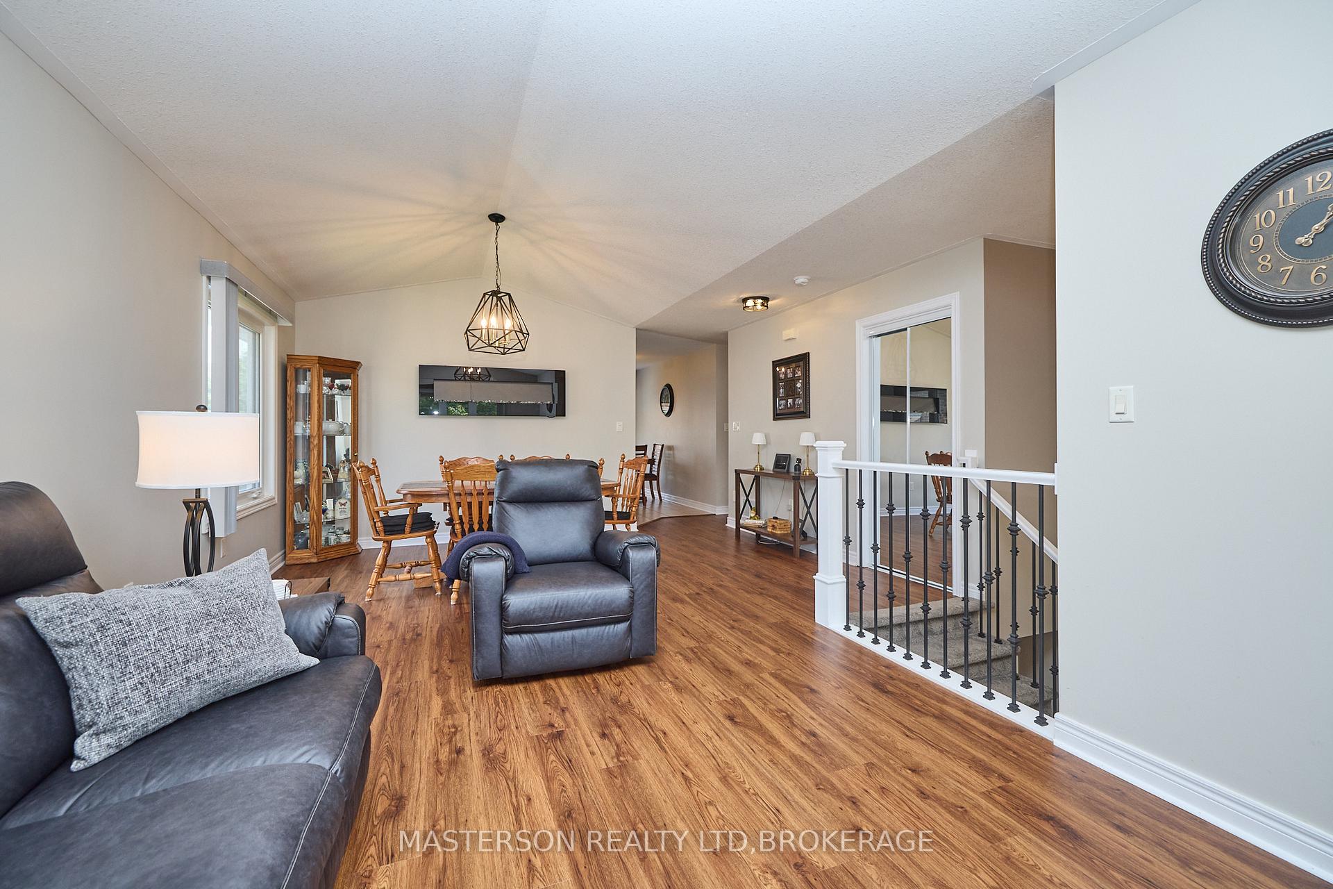 Photo 8 of 6906 Kelly Drive, Niagara Falls, Forestview — HOMEH