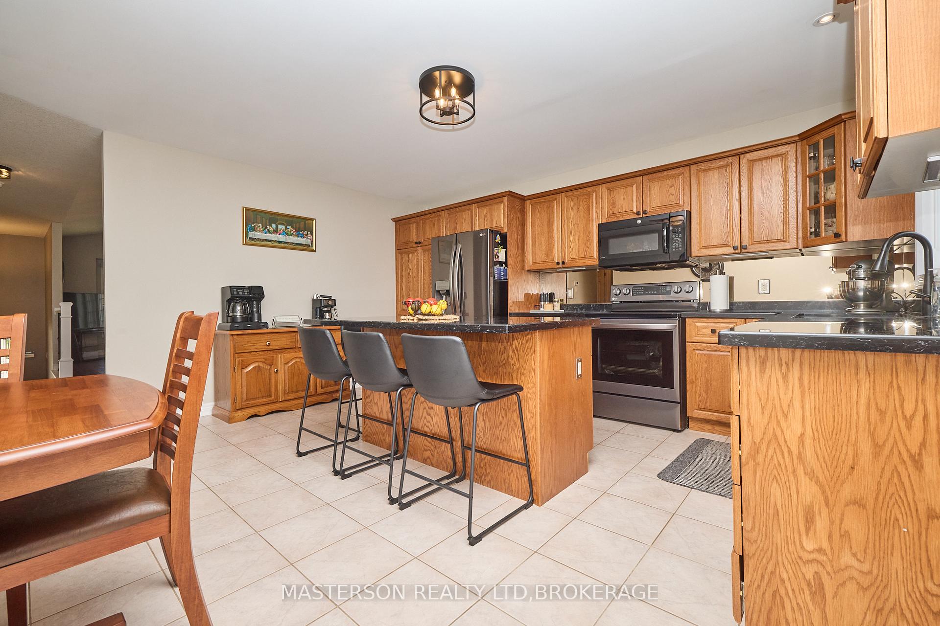 Photo 9 of 6906 Kelly Drive, Niagara Falls, Forestview — HOMEH