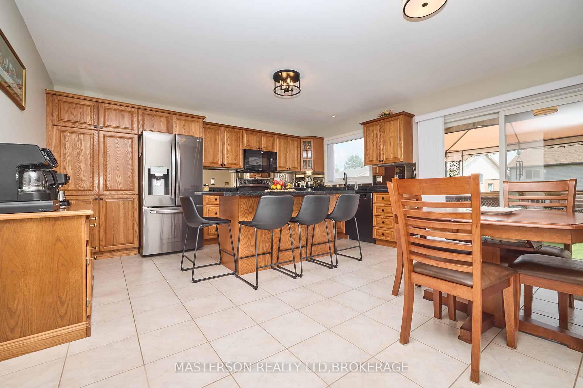 Photo 10 of 6906 Kelly Drive, Niagara Falls, Forestview — HOMEH
