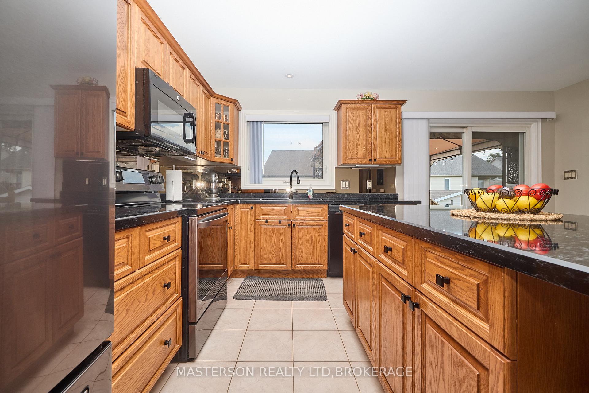Photo 11 of 6906 Kelly Drive, Niagara Falls, Forestview — HOMEH