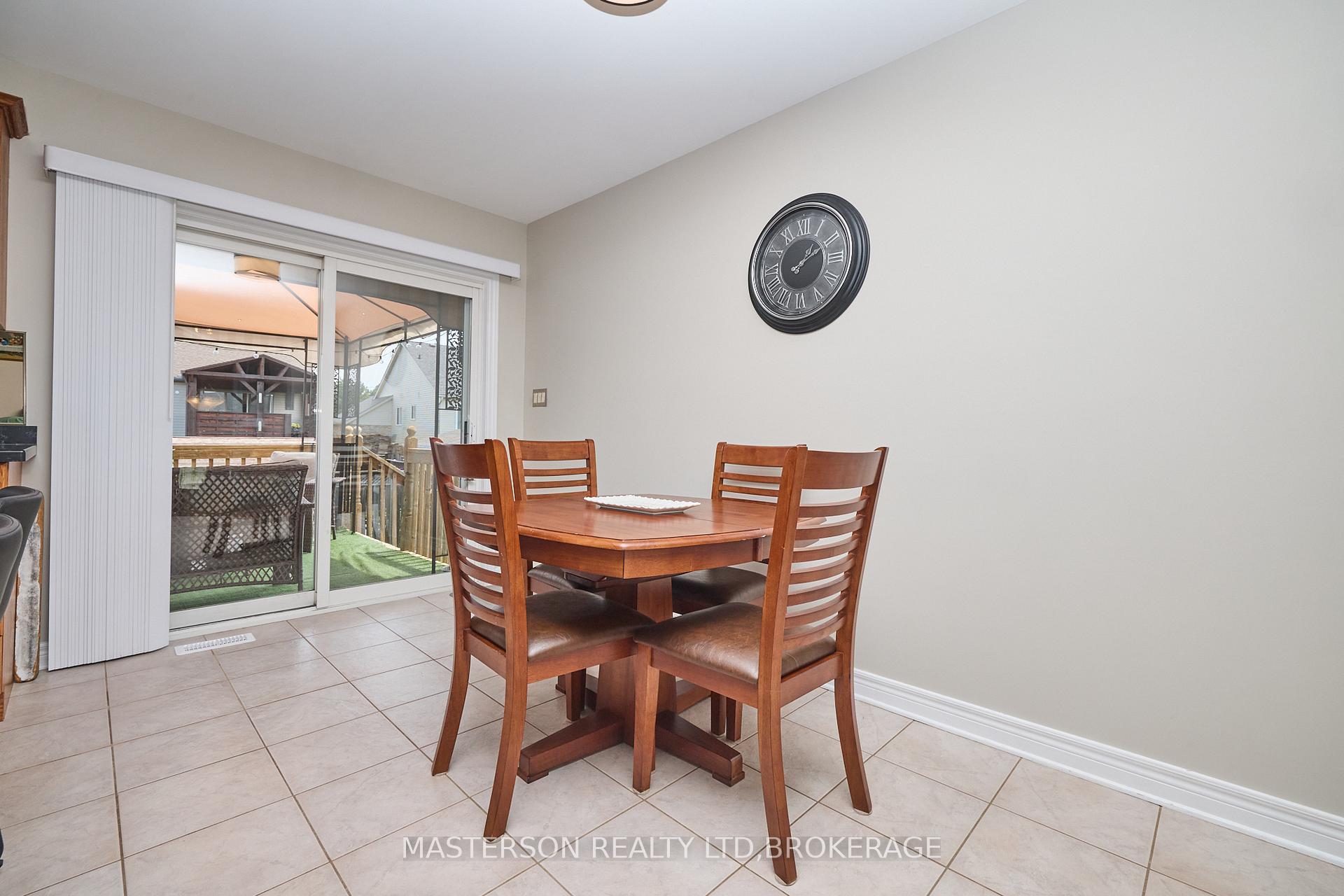 Photo 13 of 6906 Kelly Drive, Niagara Falls, Forestview — HOMEH