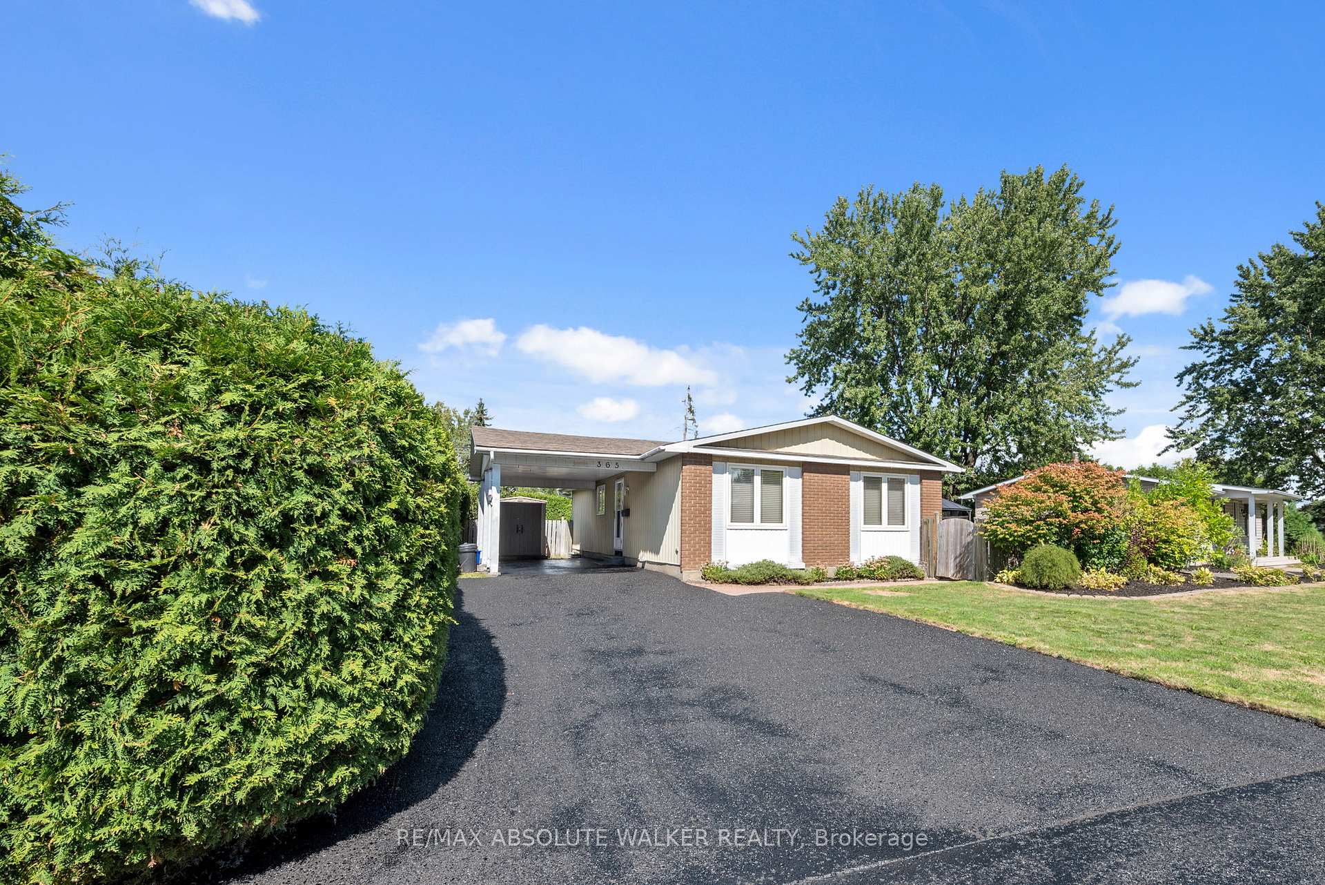 Photo 2 of 365 Amiens Street, Ottawa, Bilberry Creek/Queenswood Heights — HOMEH