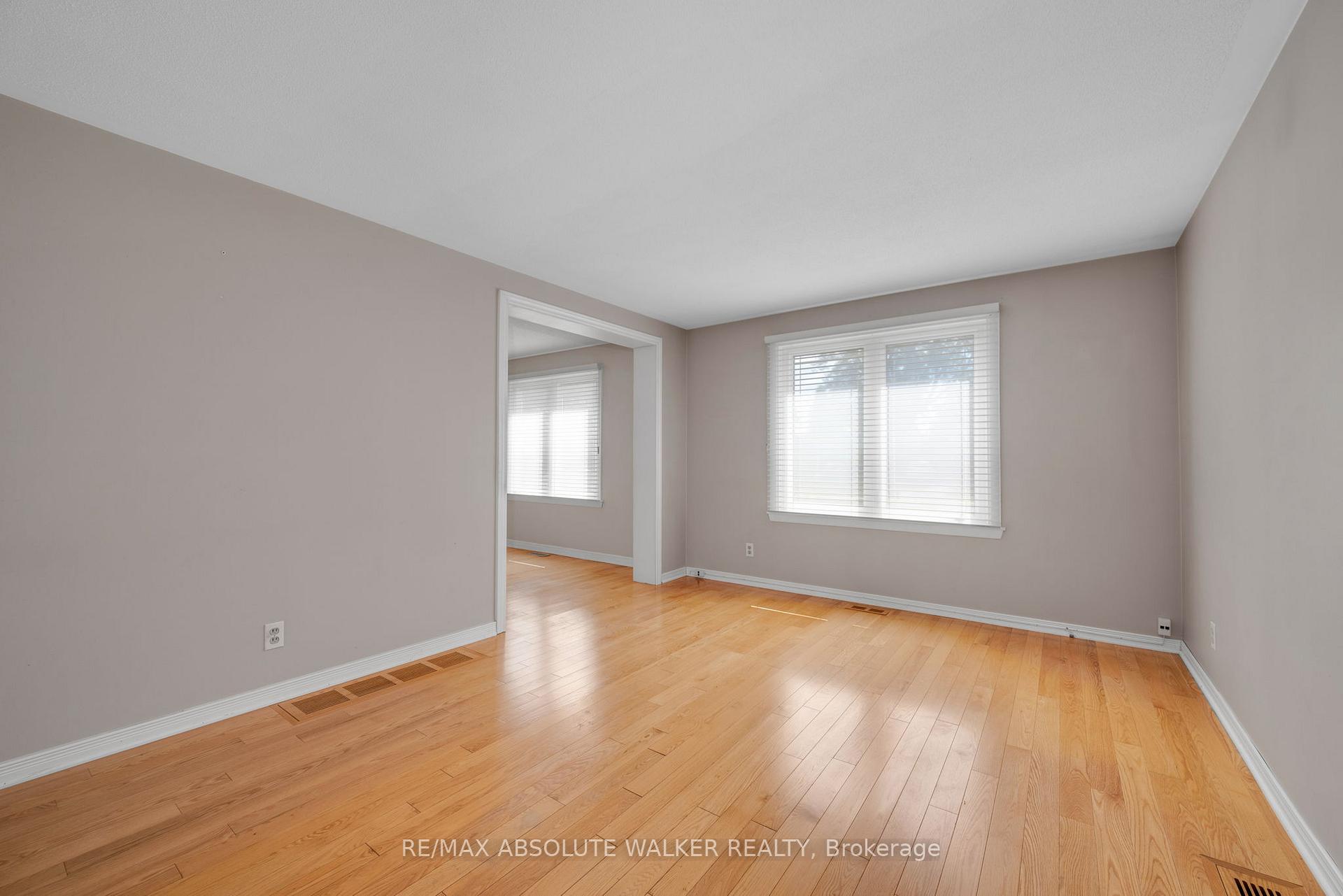 Photo 8 of 365 Amiens Street, Ottawa, Bilberry Creek/Queenswood Heights — HOMEH