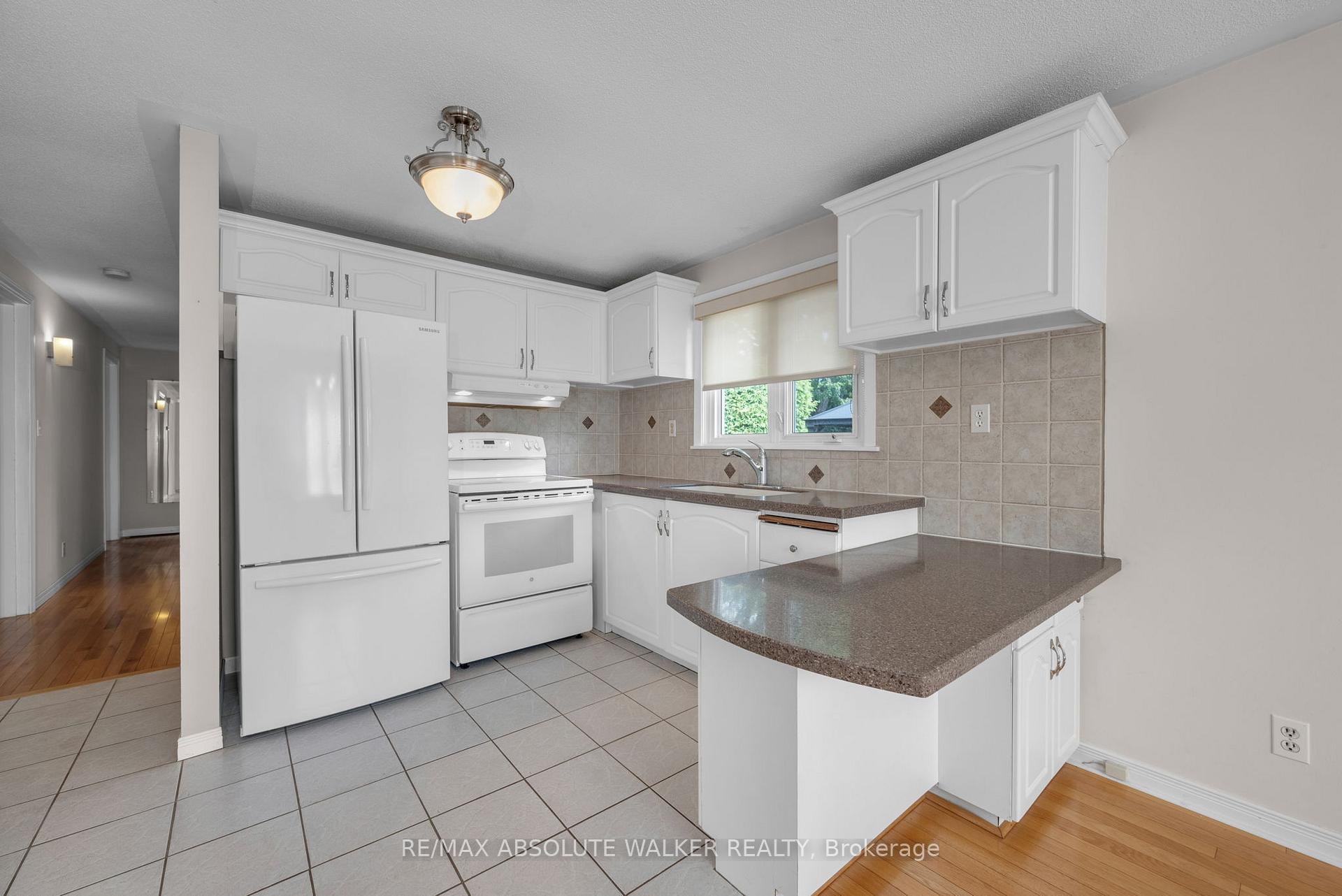 Photo 16 of 365 Amiens Street, Ottawa, Bilberry Creek/Queenswood Heights — HOMEH