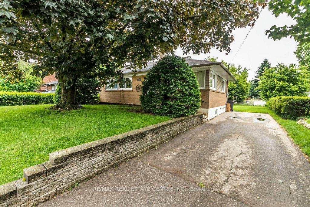 Front of 207 Elmwood Crescent