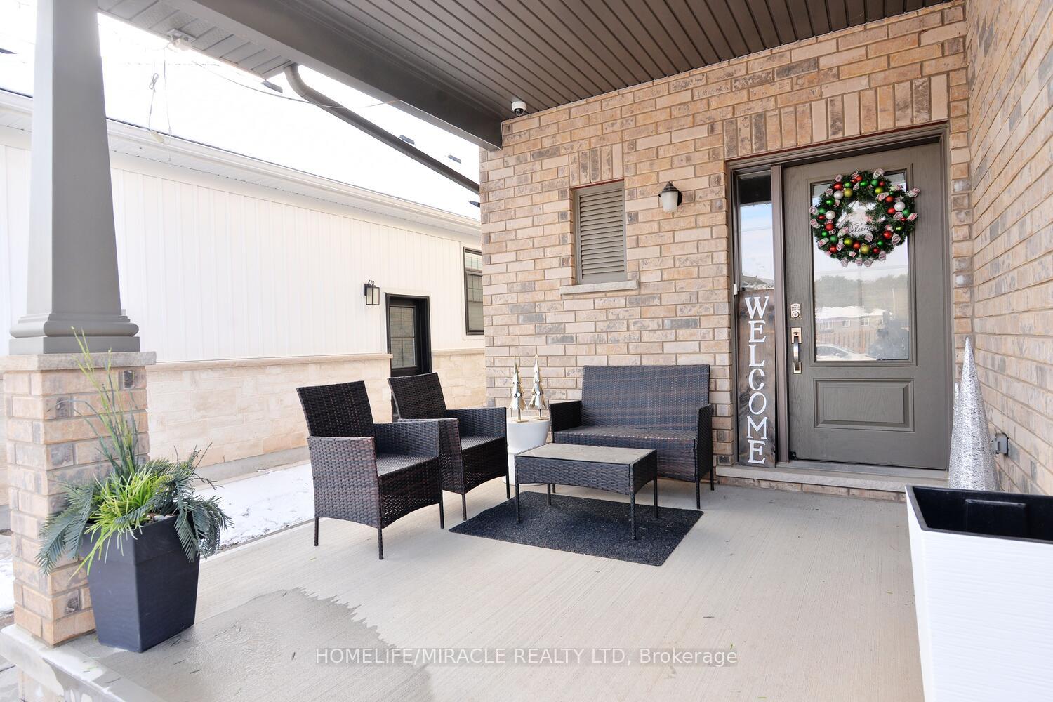 Photo 2 of 18 Swan Avenue E, Pelham, Fonthill — HOMEH