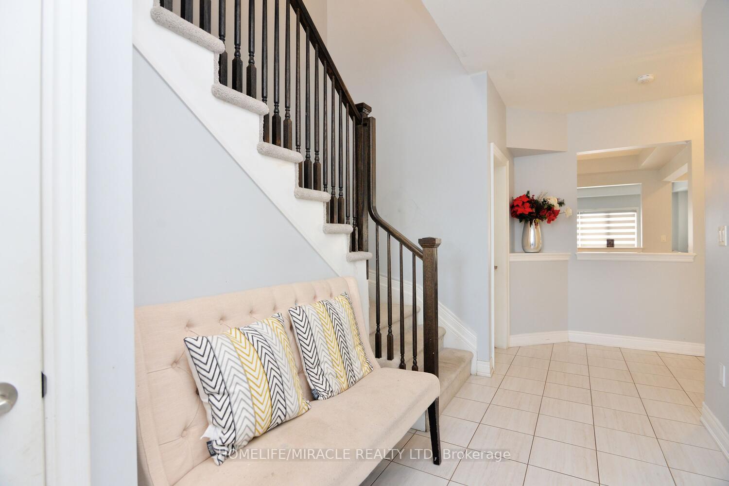 Photo 3 of 18 Swan Avenue E, Pelham, Fonthill — HOMEH