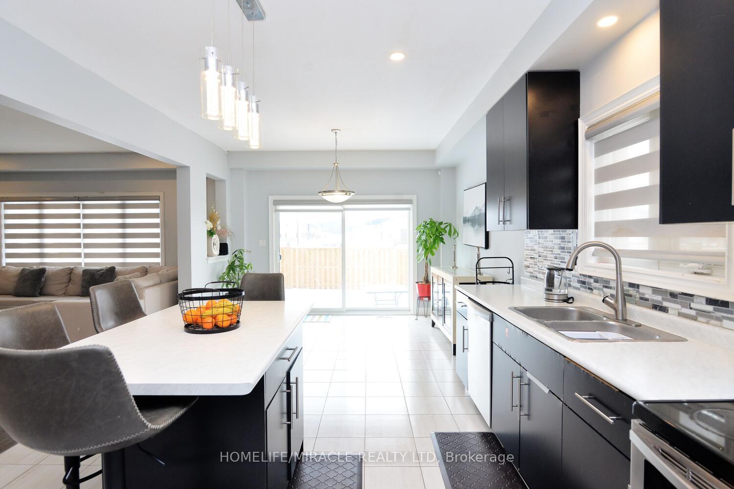 Photo 9 of 18 Swan Avenue E, Pelham, Fonthill — HOMEH