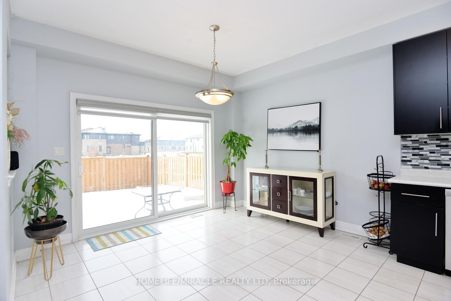 Photo 10 of 18 Swan Avenue E, Pelham, Fonthill — HOMEH