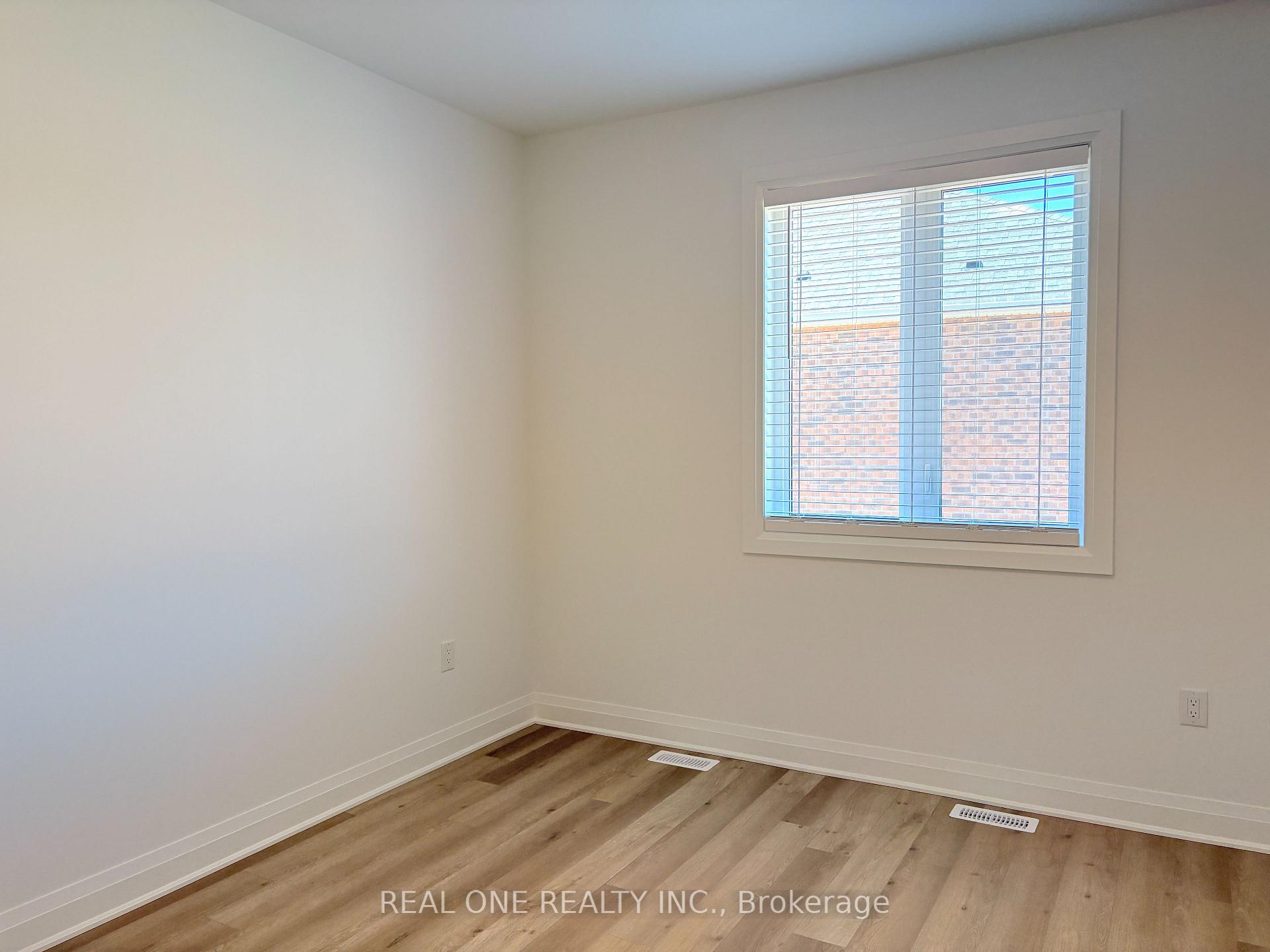 Photo 10 of 1260 Manitou Way, Milton, Bowes — HOMEH