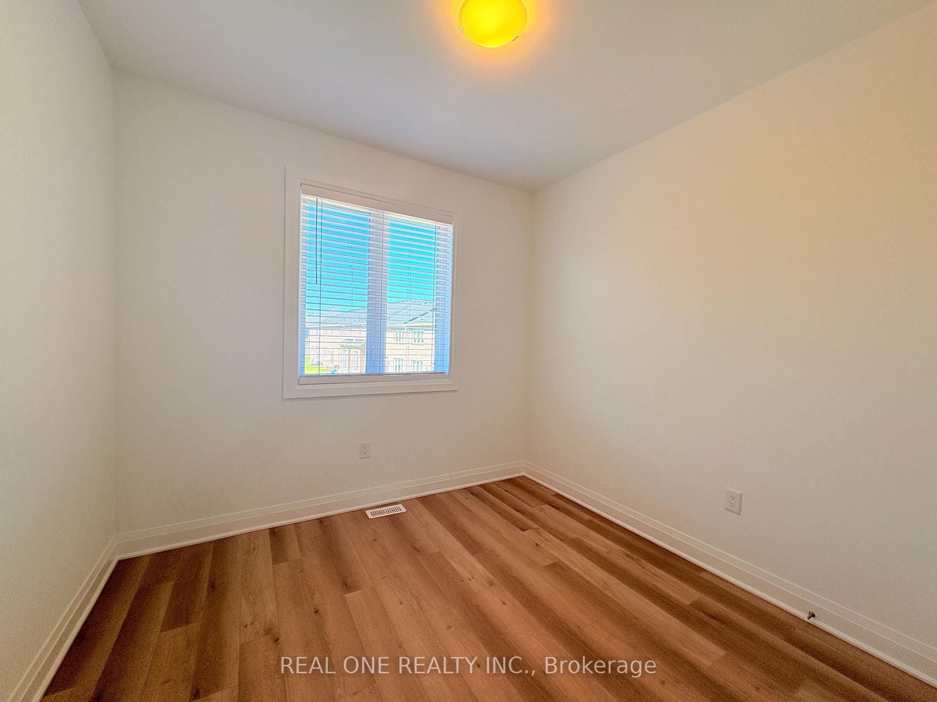 Photo 13 of 1260 Manitou Way, Milton, Bowes — HOMEH