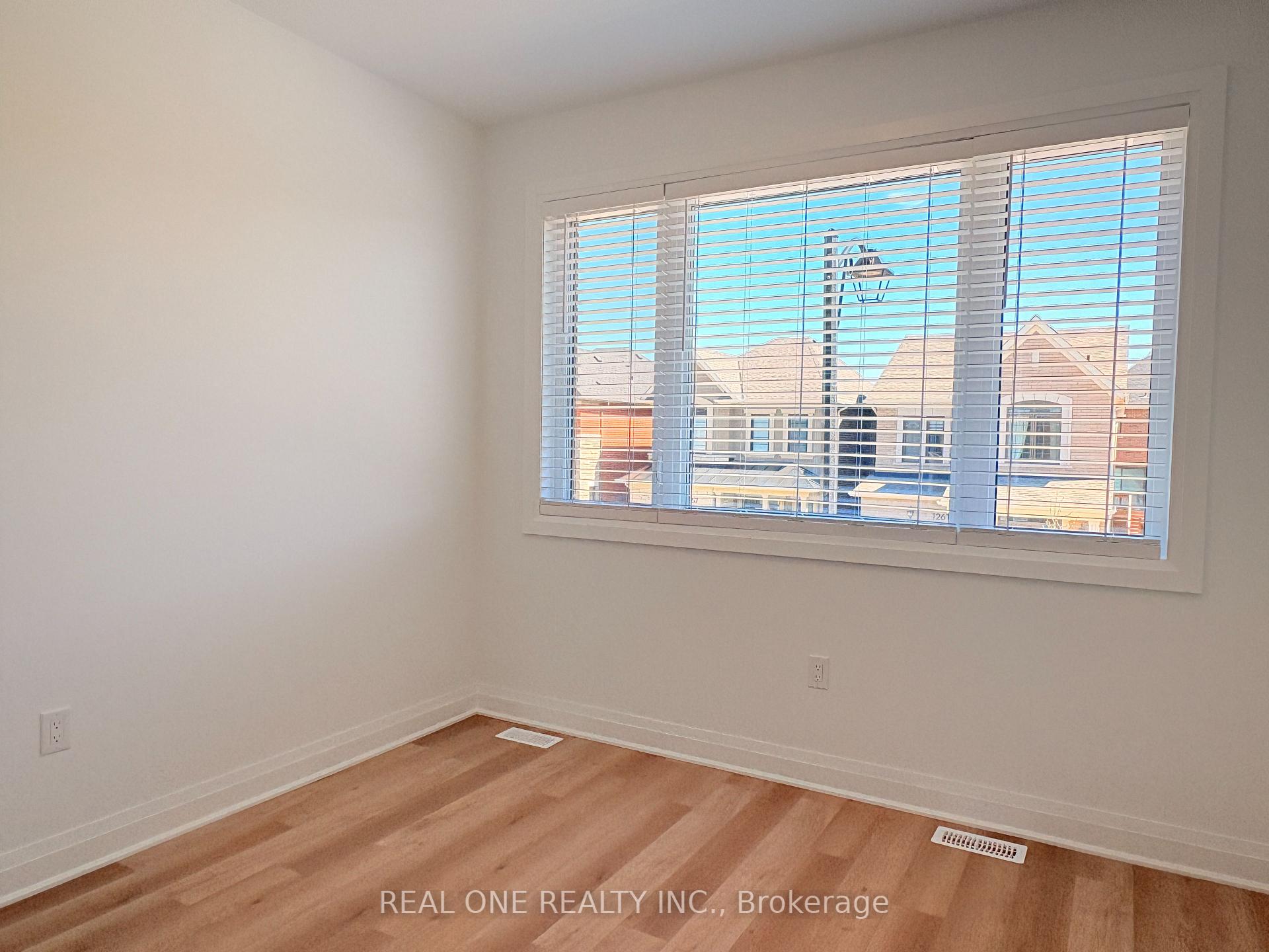 Photo 15 of 1260 Manitou Way, Milton, Bowes — HOMEH