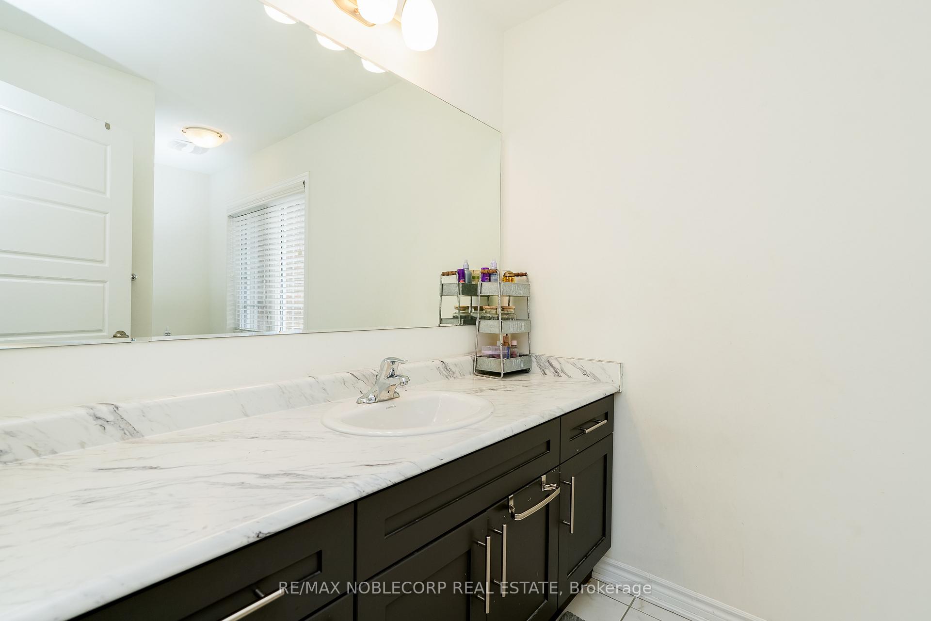 Photo 7 of 1152 Duignan Crescent, Milton, Ford — HOMEH
