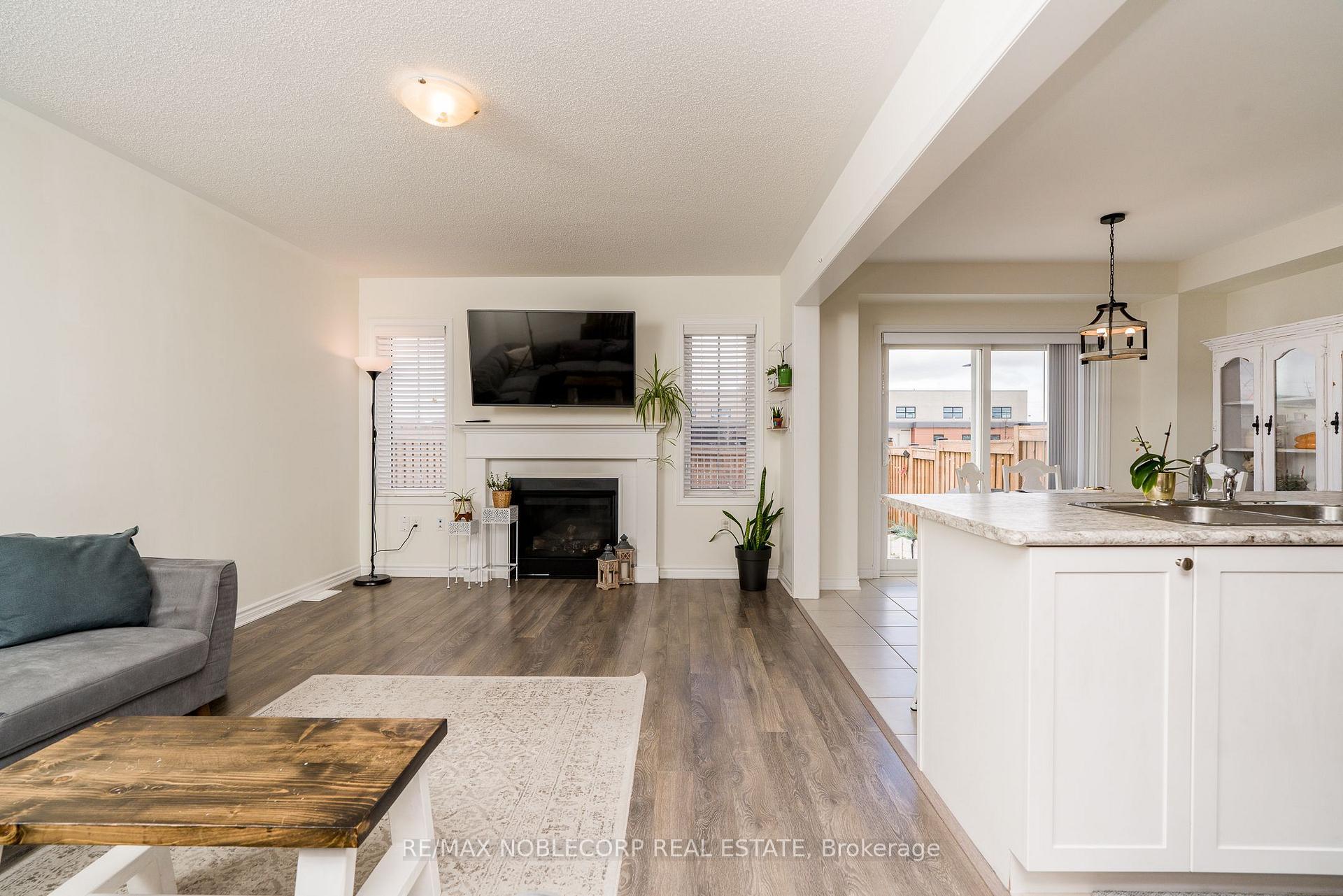 Photo 10 of 1152 Duignan Crescent, Milton, Ford — HOMEH