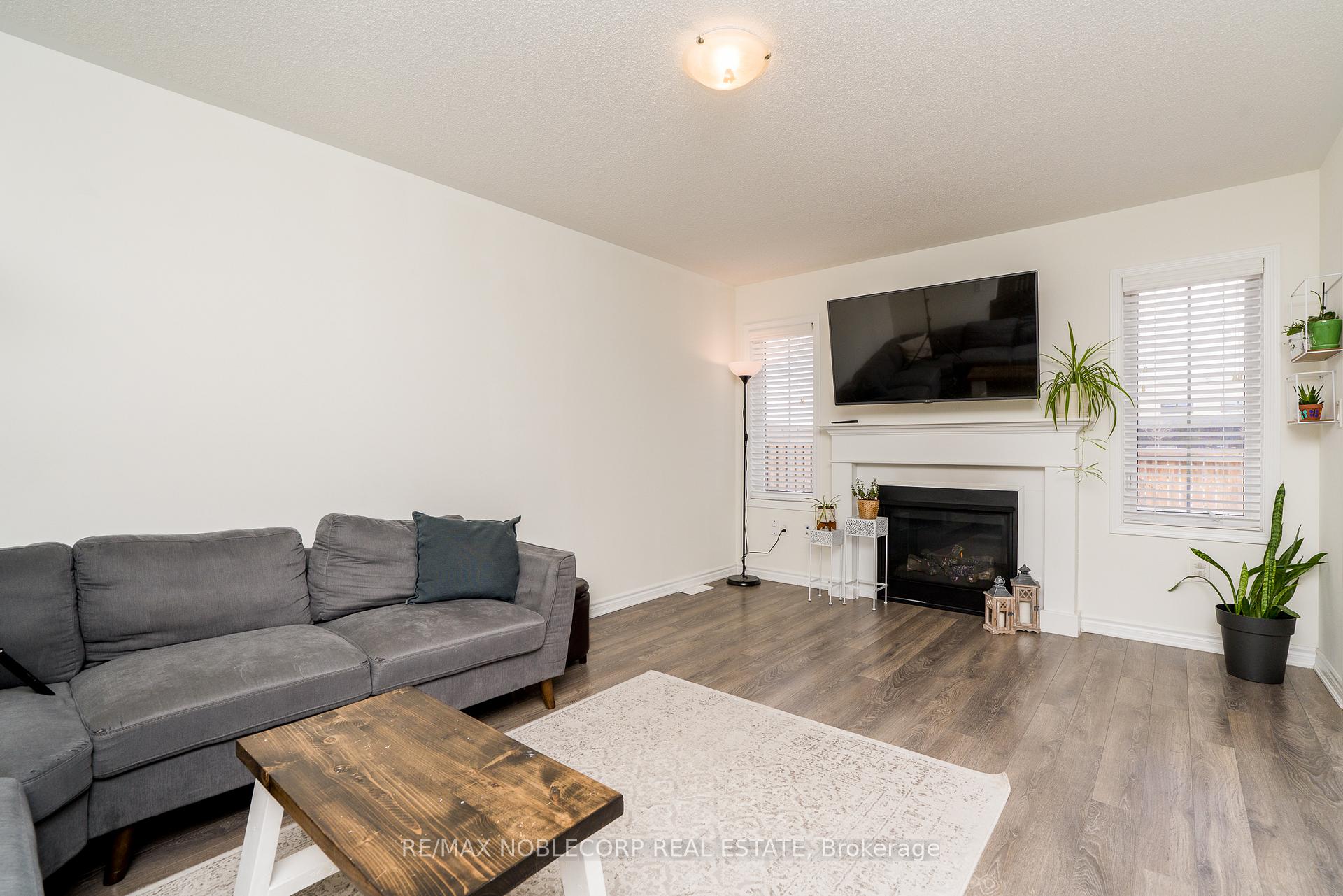 Photo 14 of 1152 Duignan Crescent, Milton, Ford — HOMEH