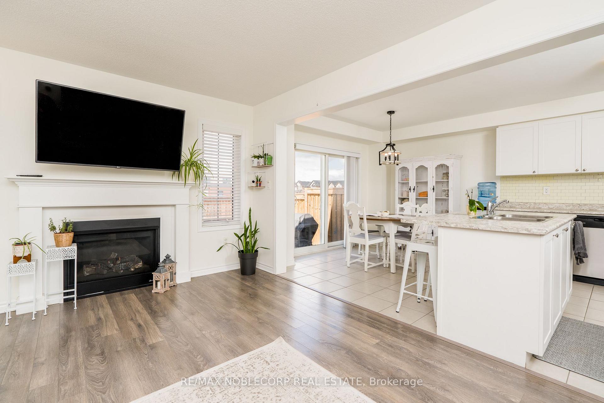 Photo 15 of 1152 Duignan Crescent, Milton, Ford — HOMEH