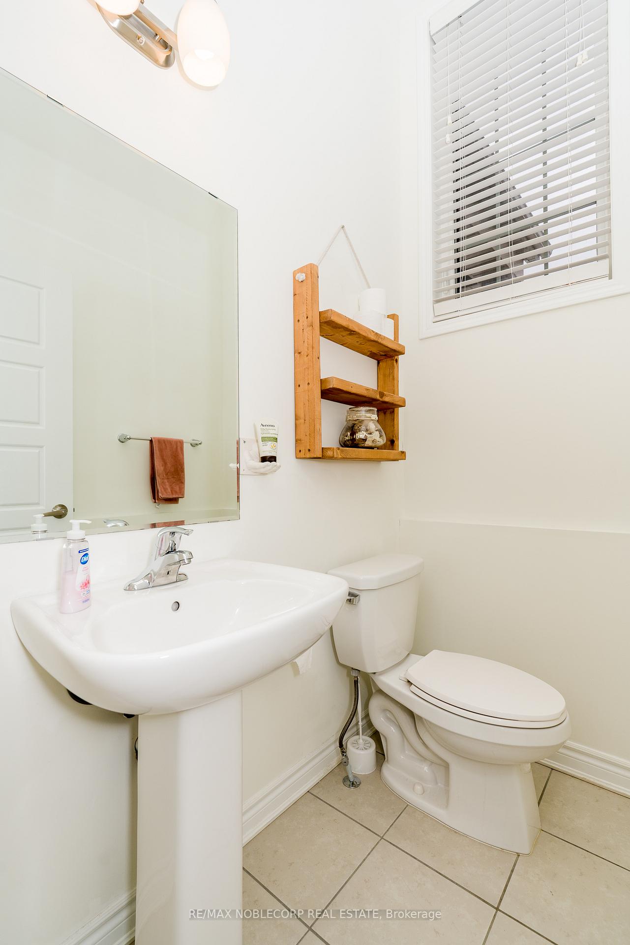 Photo 13 of 1152 Duignan Crescent, Milton, Ford — HOMEH