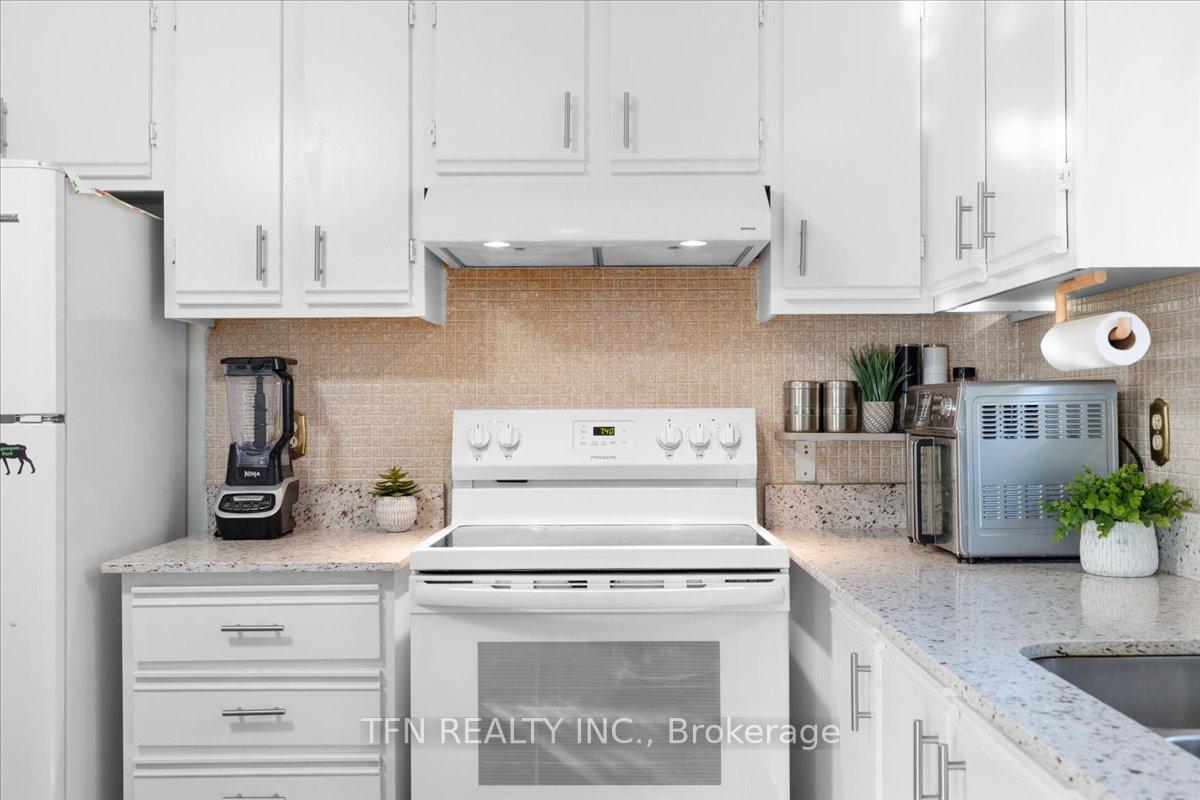 Photo 7 of 6440 Pitton Road, Niagara Falls, West Wood — HOMEH
